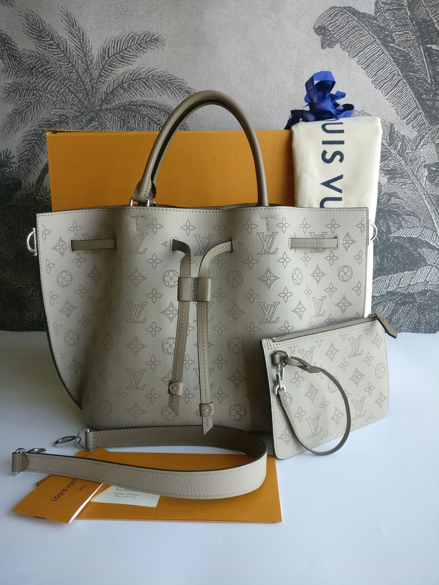 Girolata leather handbag Louis Vuitton Grey in Leather - 32777097