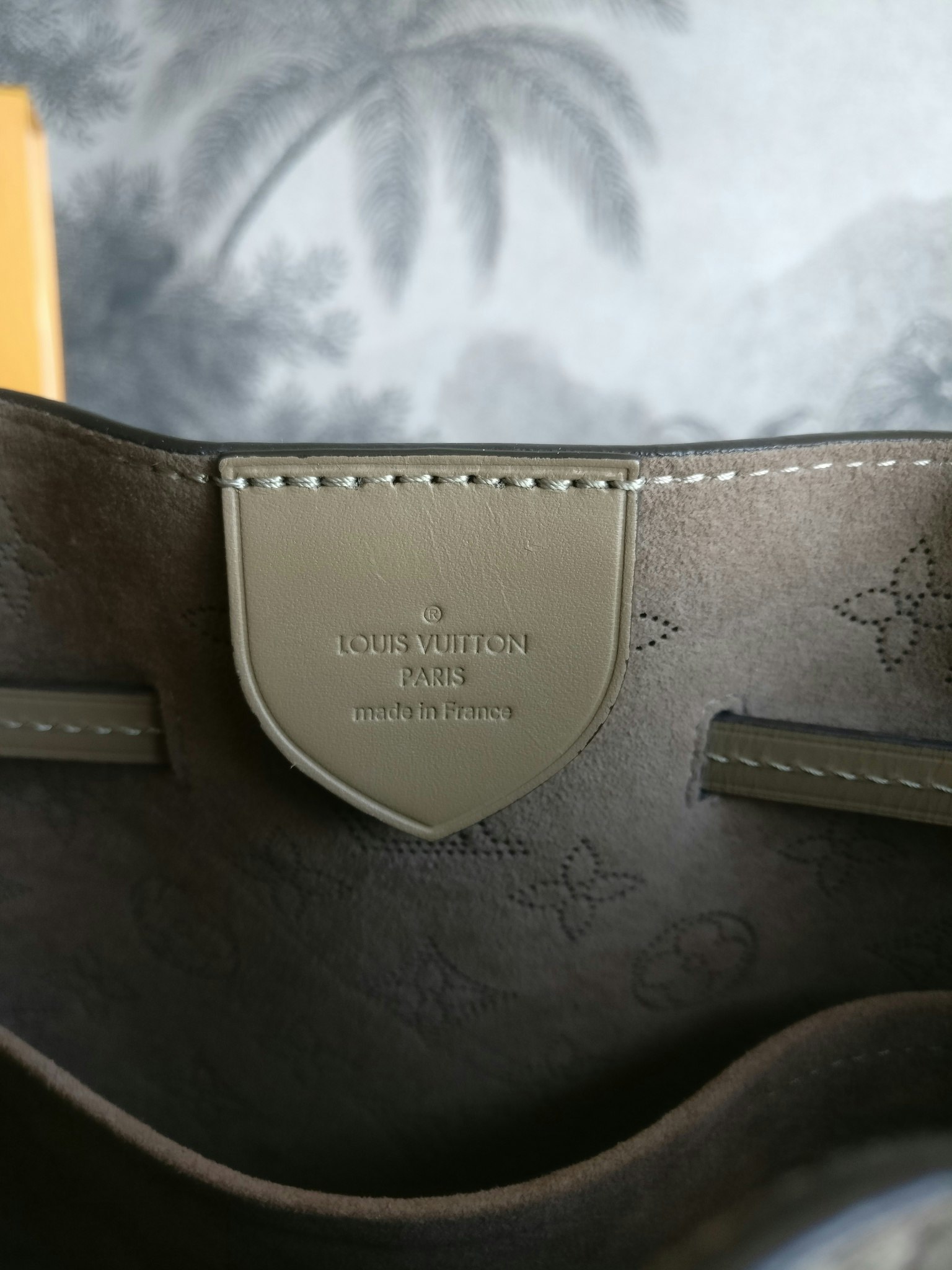 Louis Vuitton Girolata Mahina Galet