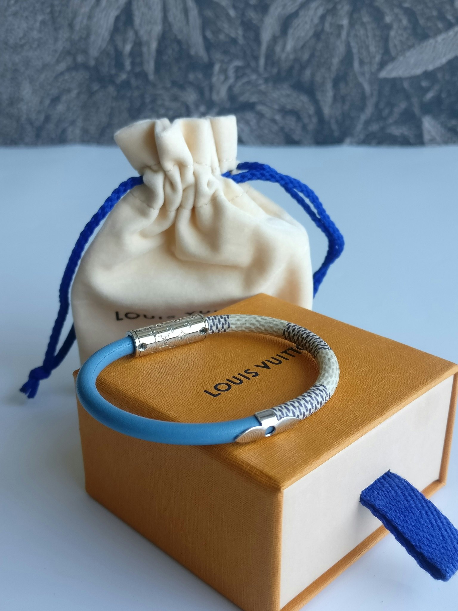 Daily confidential leather bracelet Louis Vuitton Blue in Leather