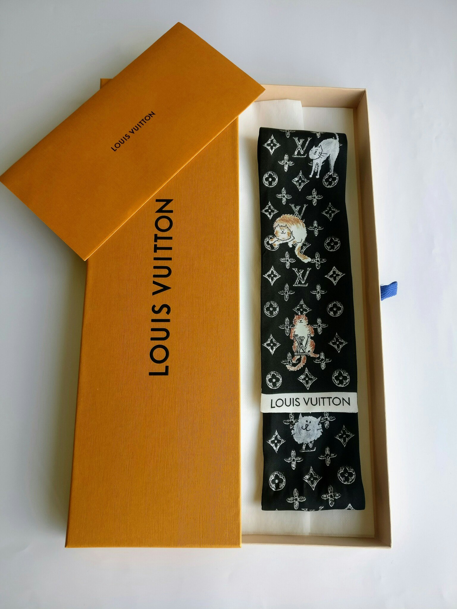 Louis Vuitton bandeau Catogram limited edition