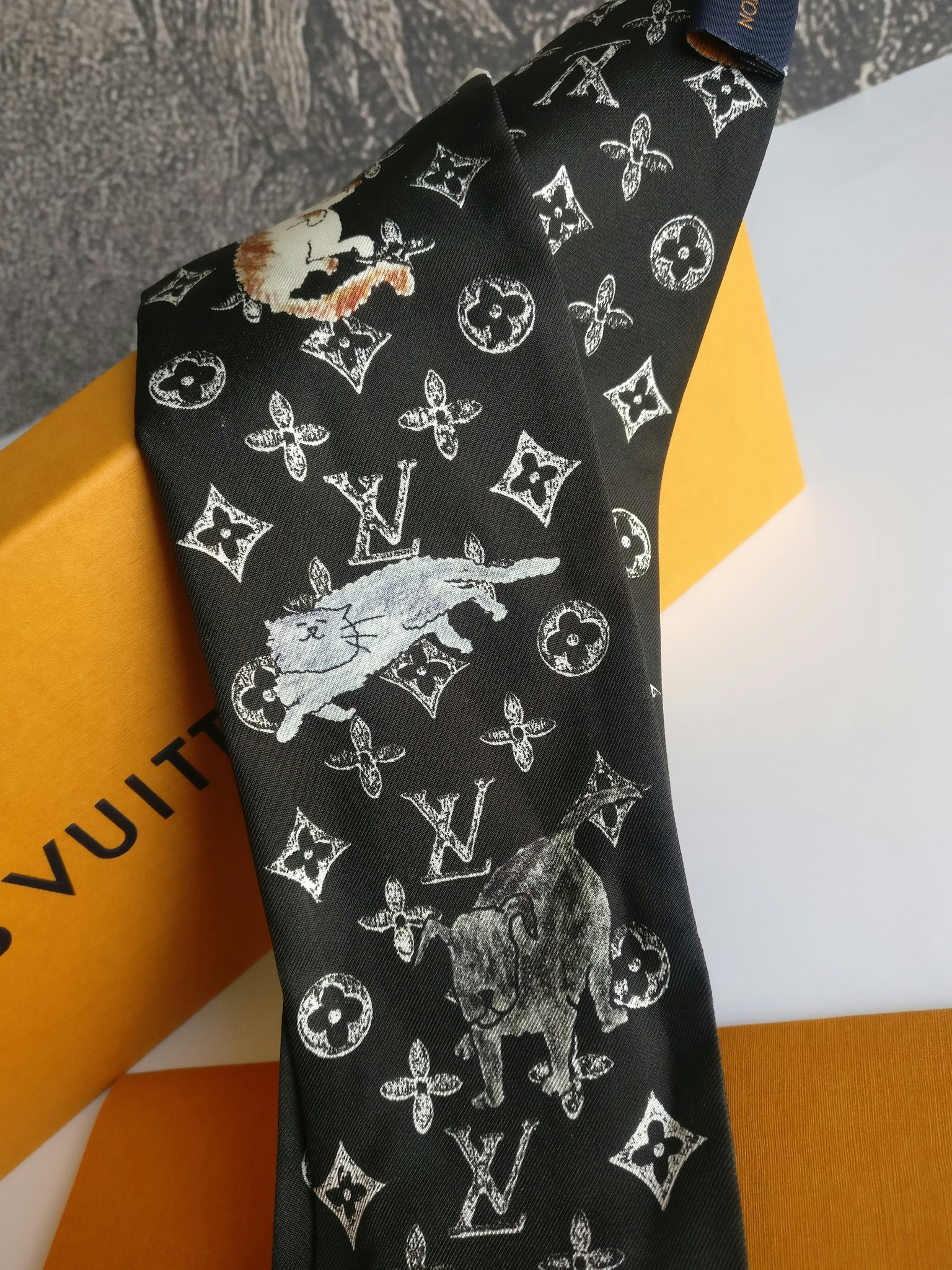 🔥NEW LOUIS VUITTON Silk Catogram Dog Bandeau Scarf ✨HOT GIFT❤️EXTREMELY  RARE!