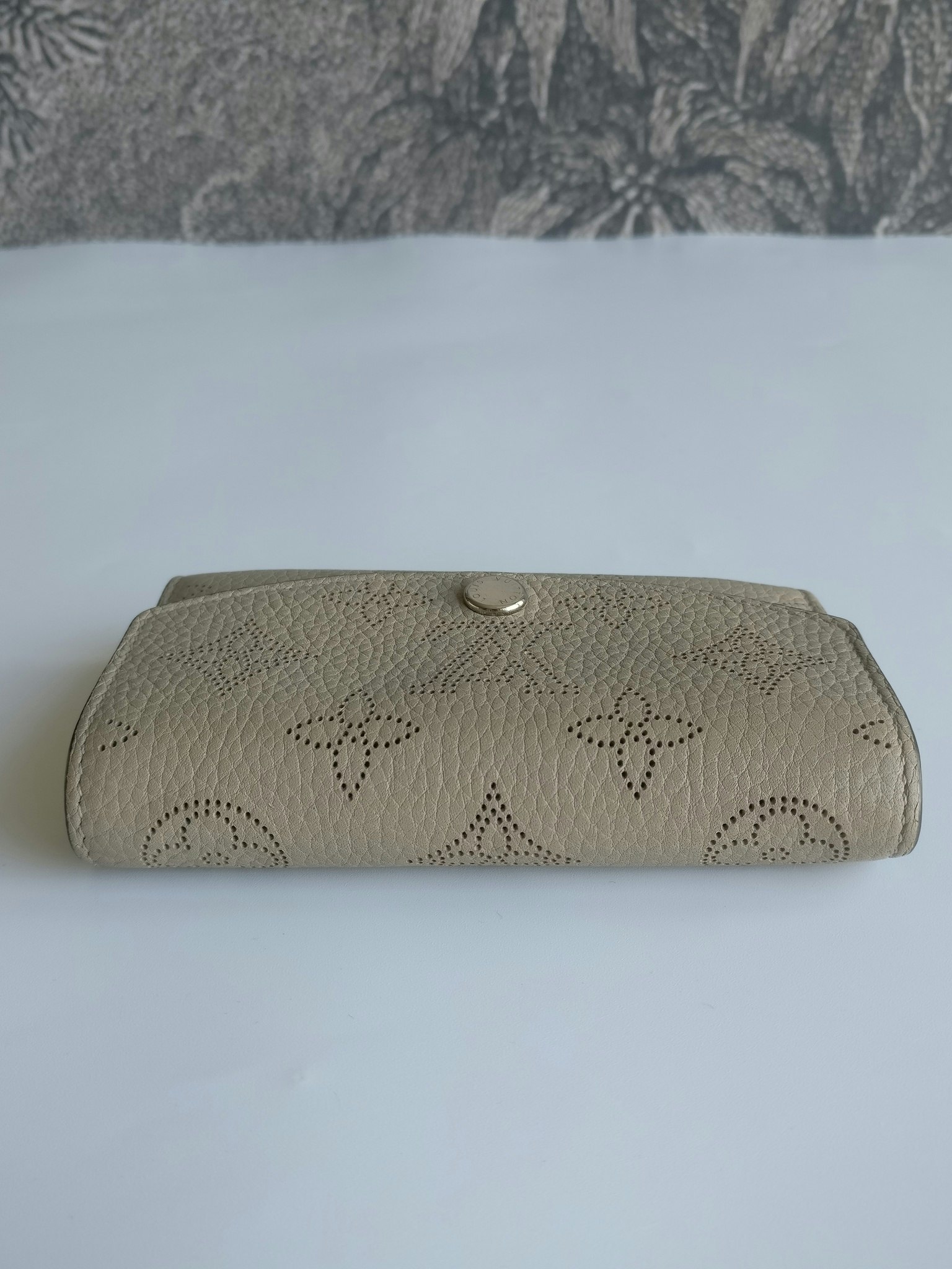 Louis Vuitton Porte Monnaie Mahina Anae