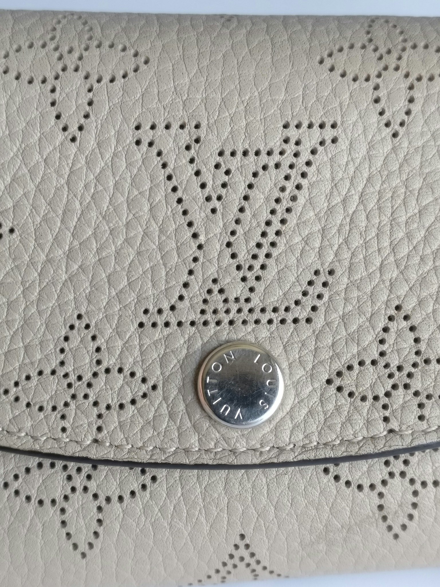 Louis Vuitton Porte Monnaie Mahina Anae