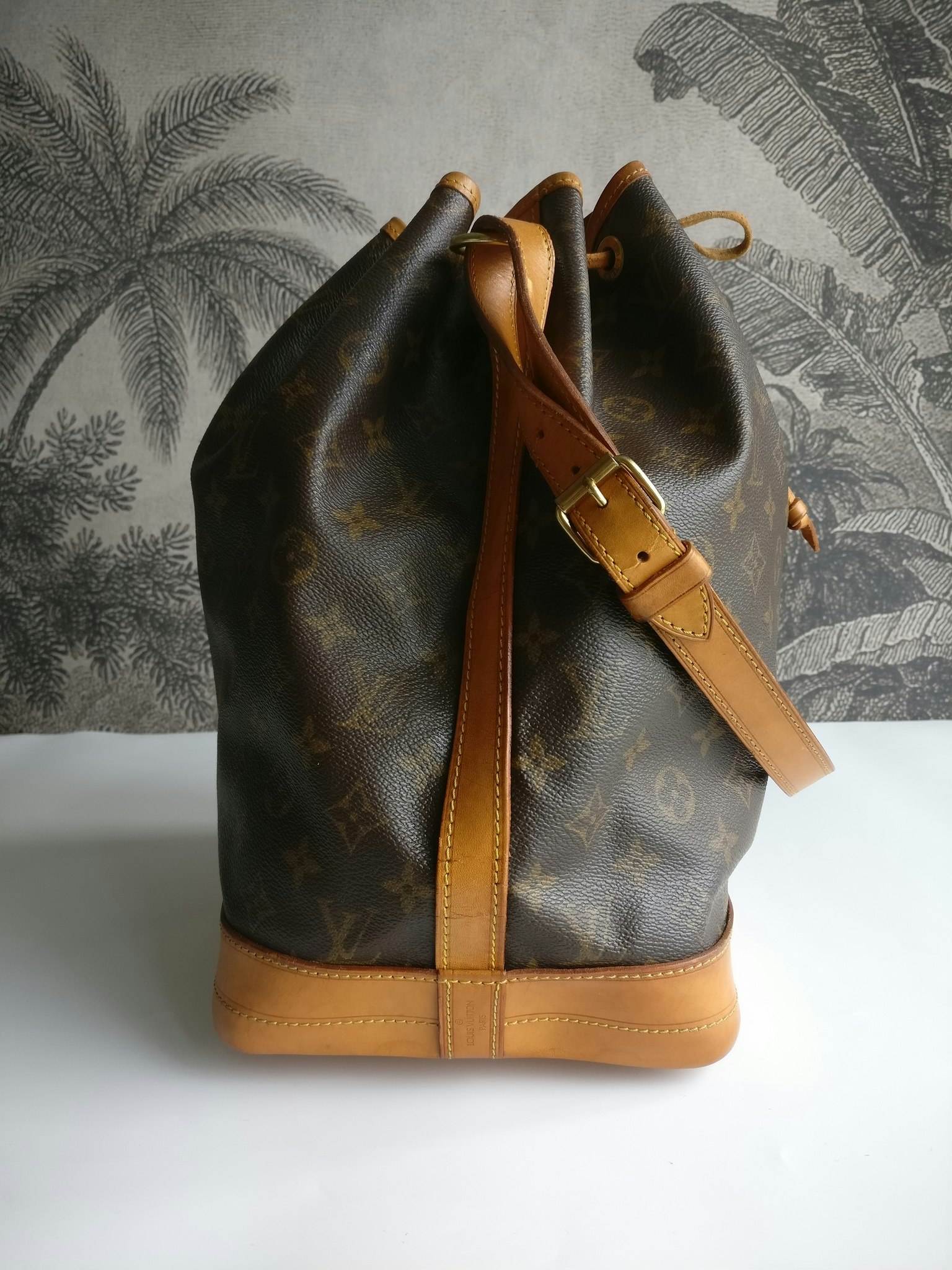 Louis Vuitton Noe Gm Shoulder bag in Monogram canvas – JOY'S CLASSY  COLLECTION