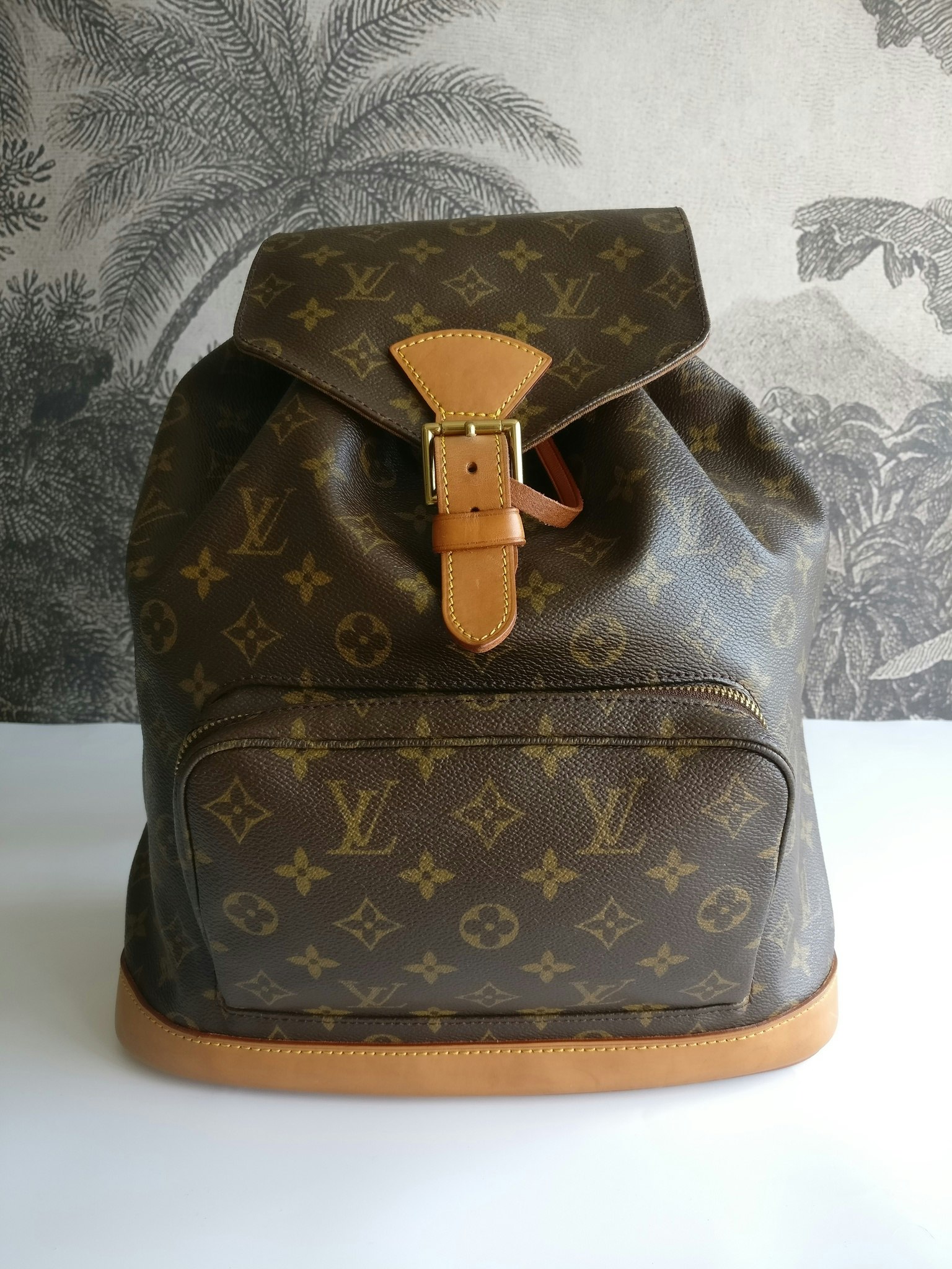 Lot - Louis Vuitton Montsouris GM Backpack