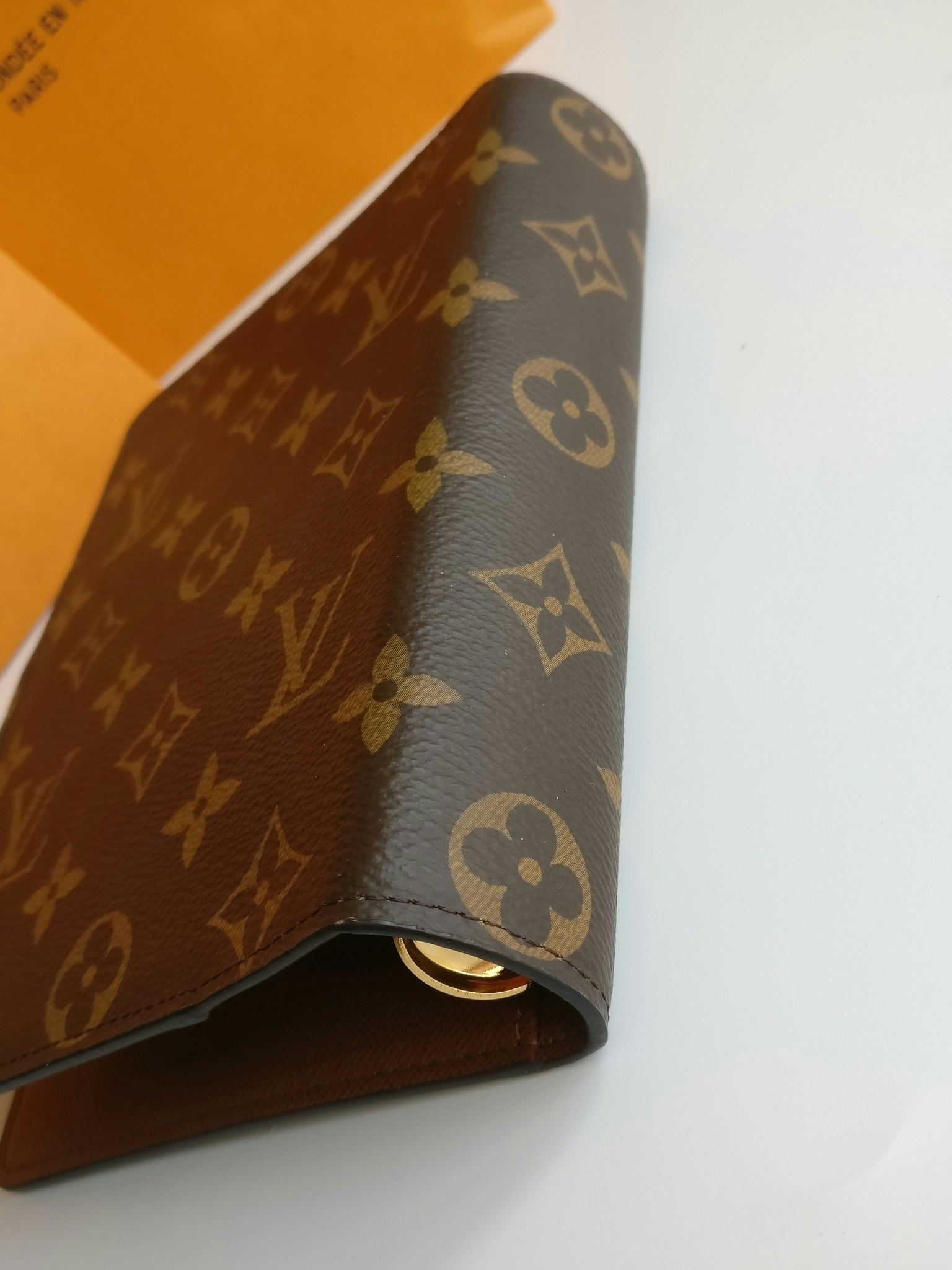 Shop Louis Vuitton MONOGRAM Medium Ring Agenda Cover (R20222, R20202,  R20242, R20240, R20105) by puddingxxx