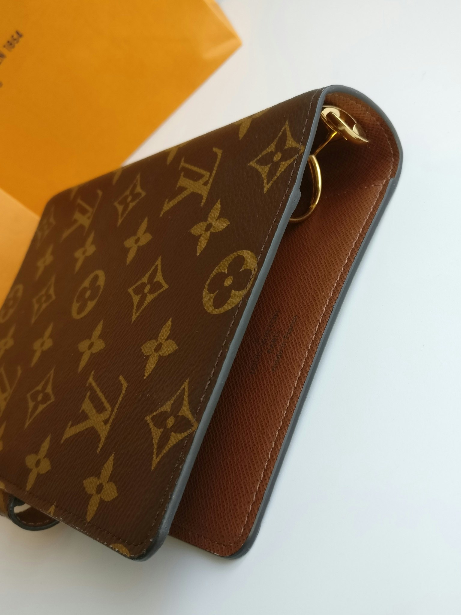 Shop Louis Vuitton Medium ring agenda cover (R20202, R20222) by nordsud