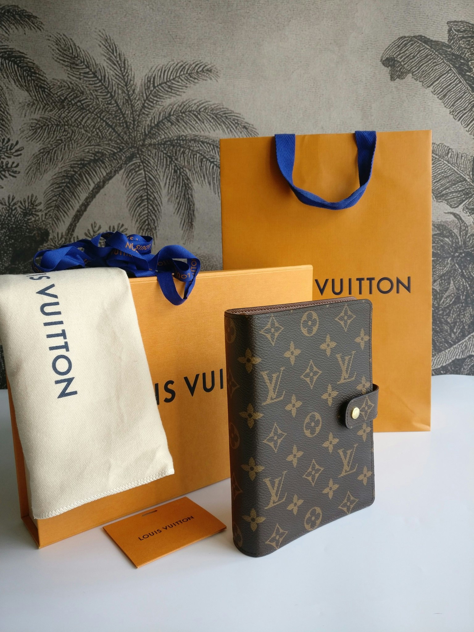 Louis Vuitton Medium Ring agenda cover