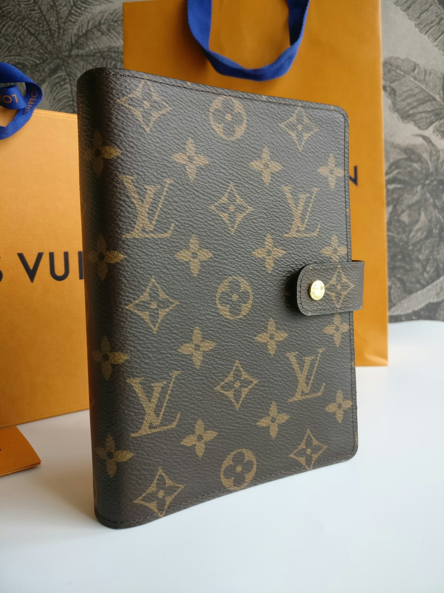 Louis Vuitton Medium Ring agenda cover