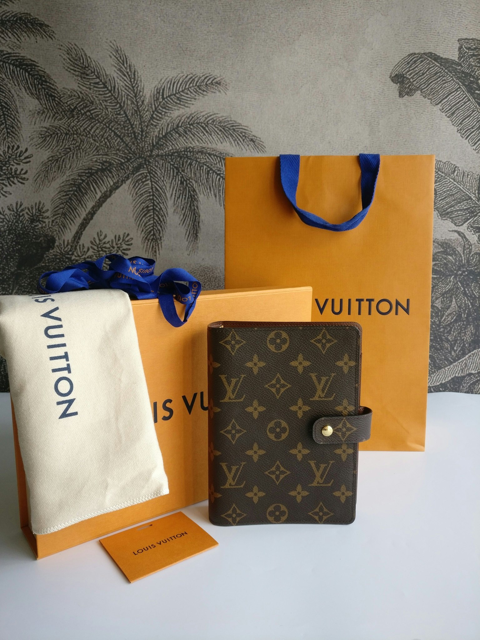 Shop Louis Vuitton MONOGRAM Medium Ring Agenda Cover (R20222, R20202,  R20242, R20240, R20105) by puddingxxx