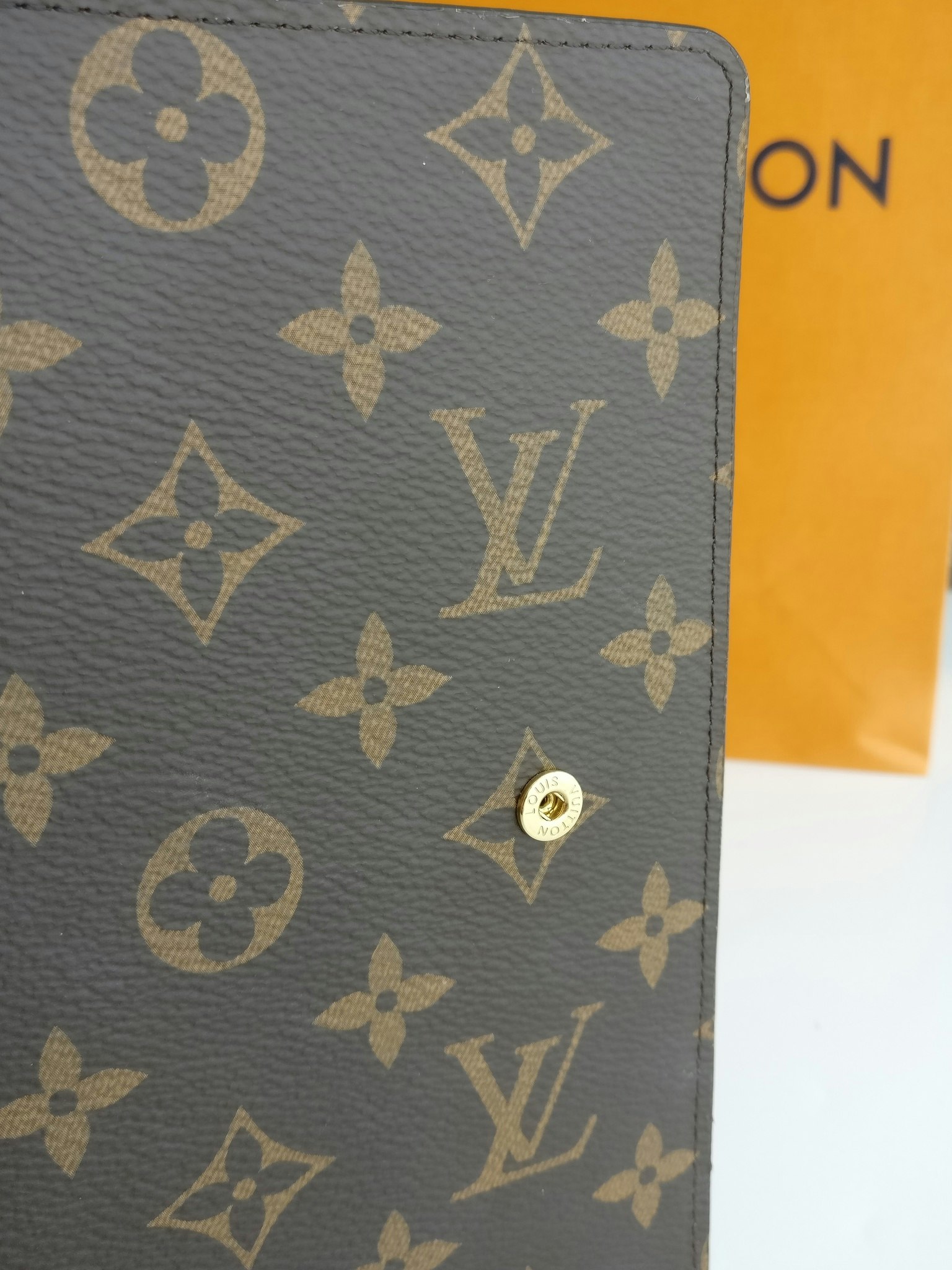 Louis Vuitton Medium Ring Agenda Cover Vuittonite Monogram