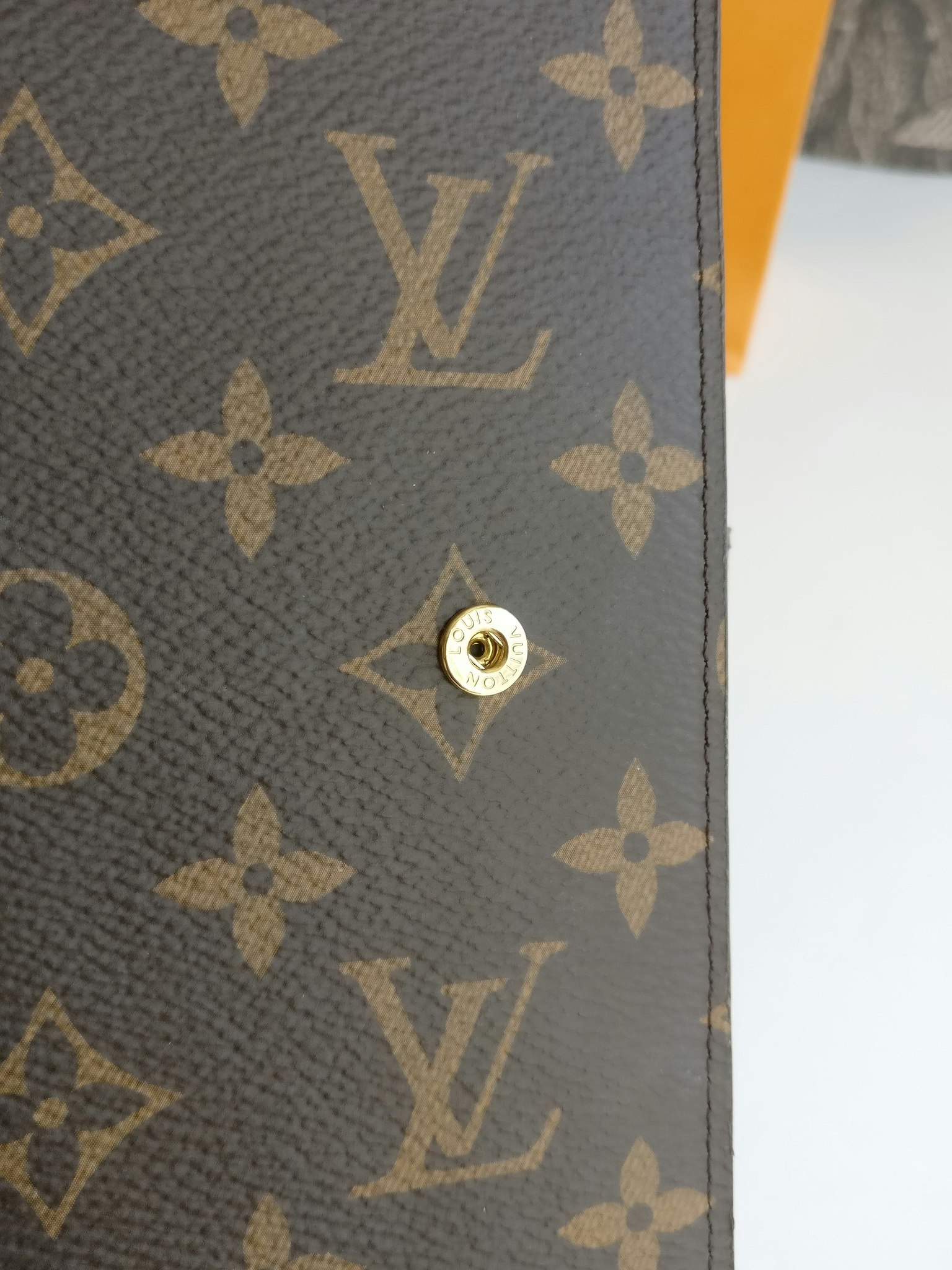 Louis Vuitton Medium Ring Agenda Cover Vuittonite Monogram