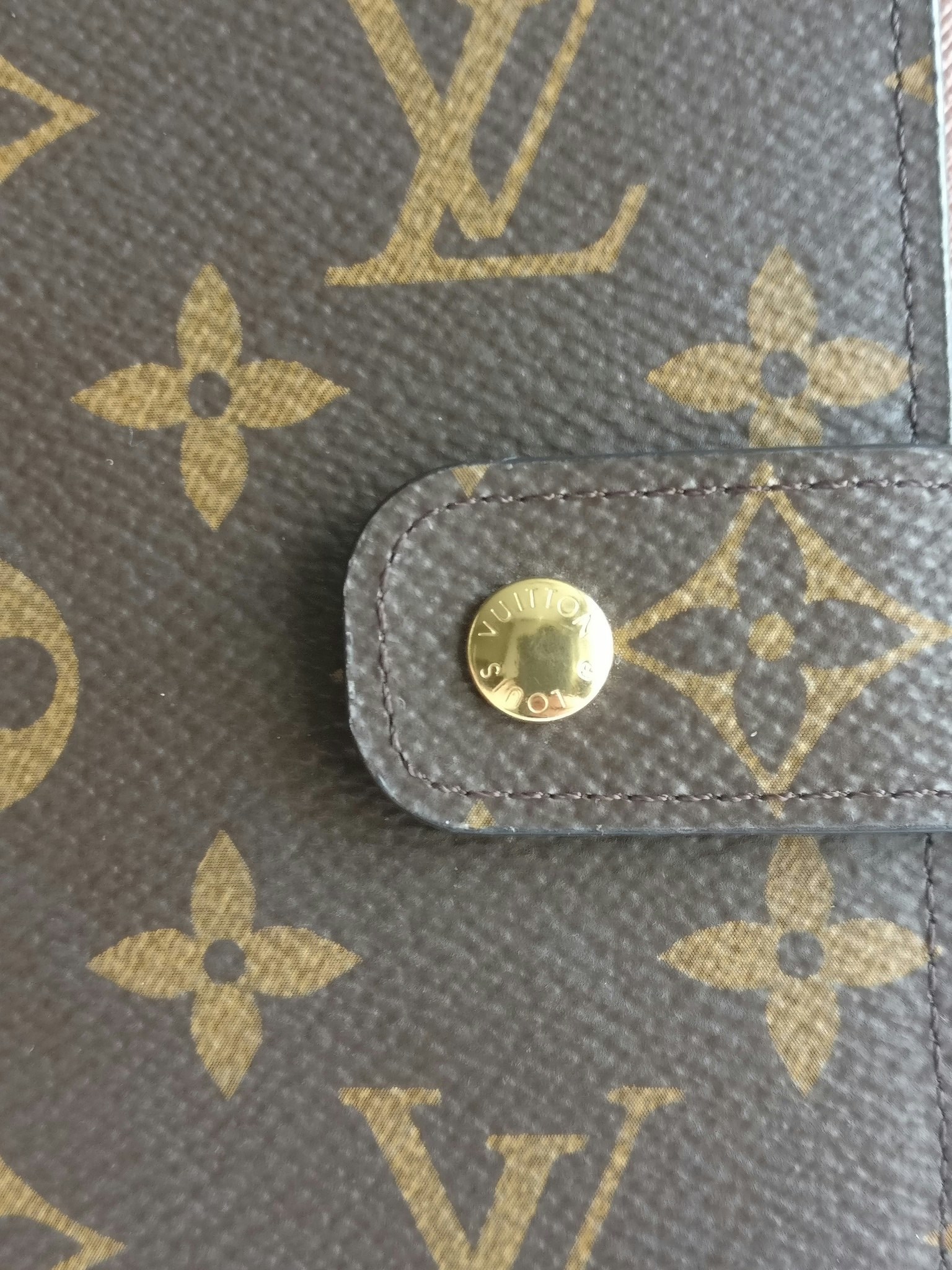 Shop Louis Vuitton Medium ring agenda cover (R20202, R20222) by nordsud