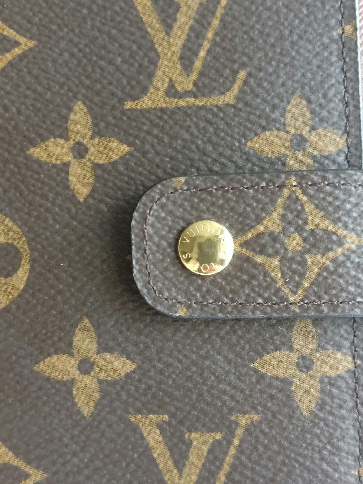 Louis Vuitton Medium Ring agenda cover