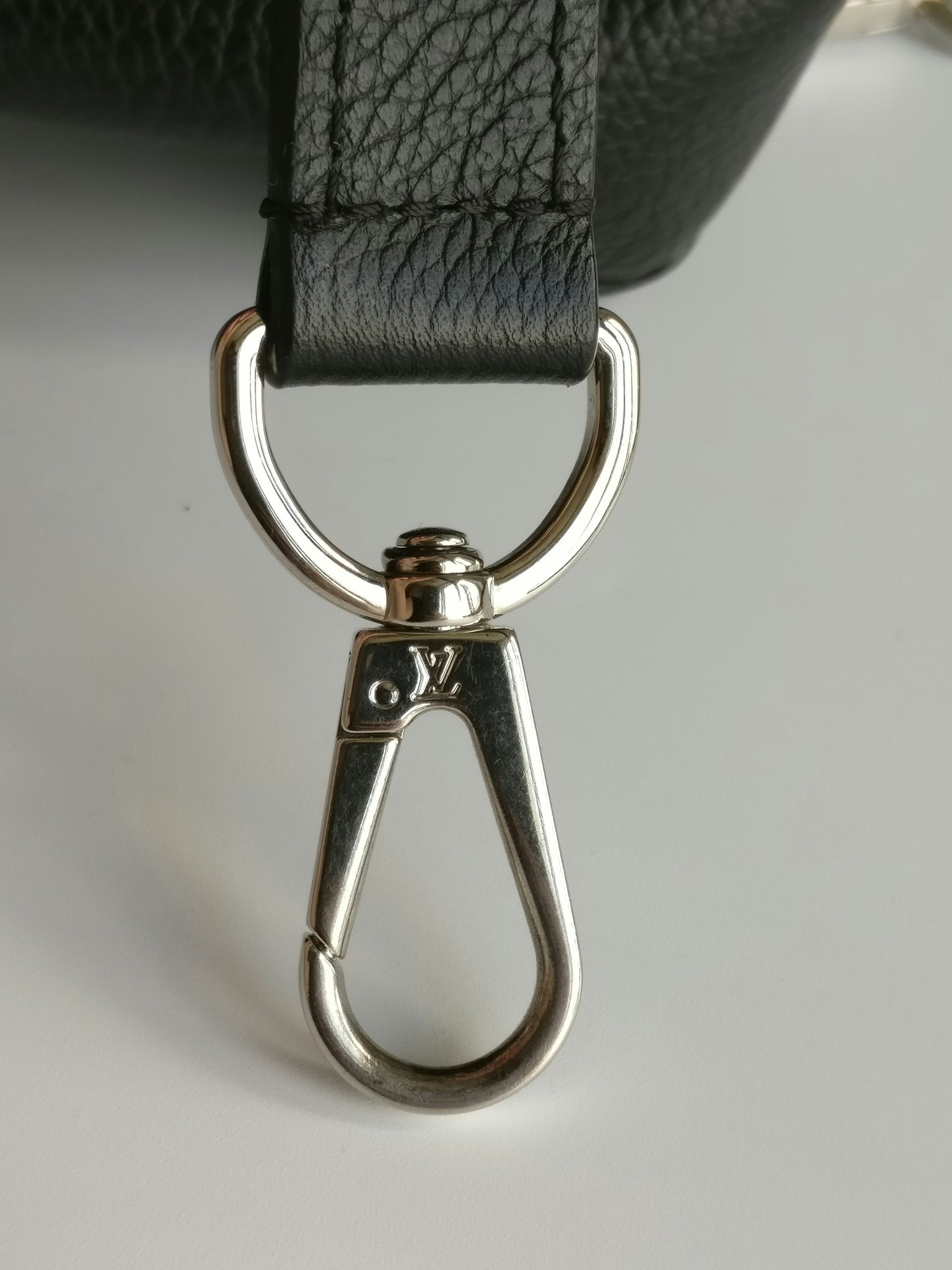 Louis Vuitton LockMe II Noir