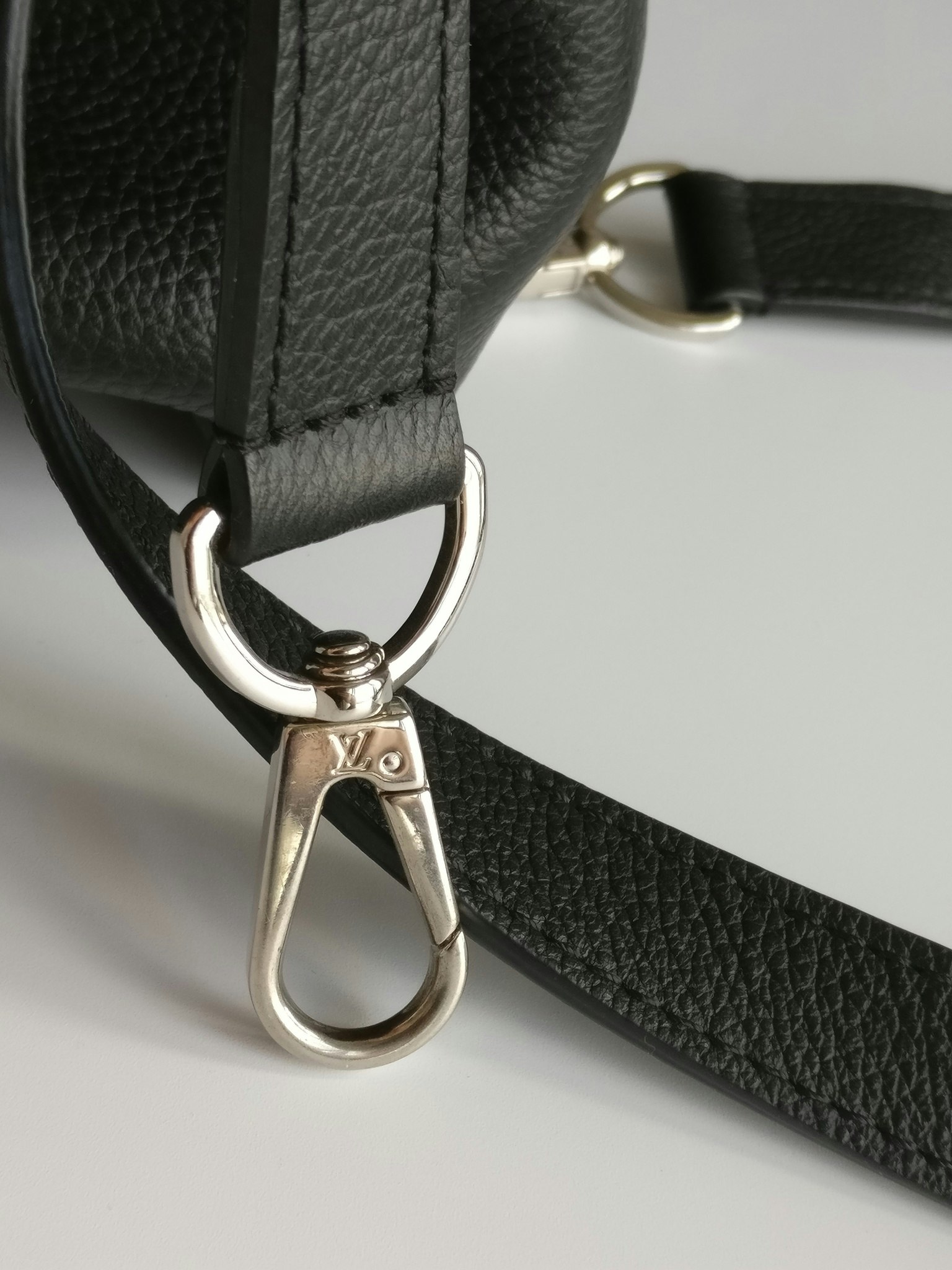Louis Vuitton LockMe II Noir
