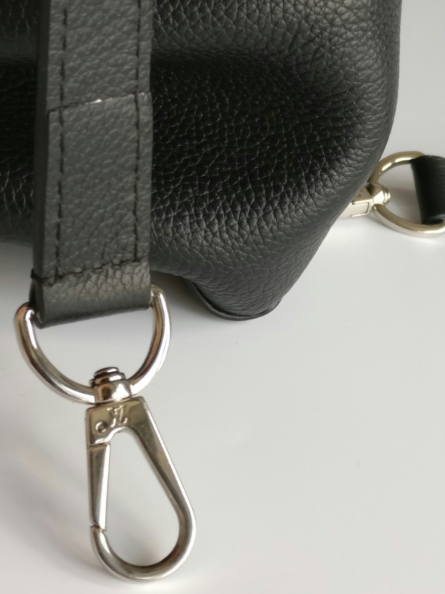 Louis Vuitton LockMe II Noir