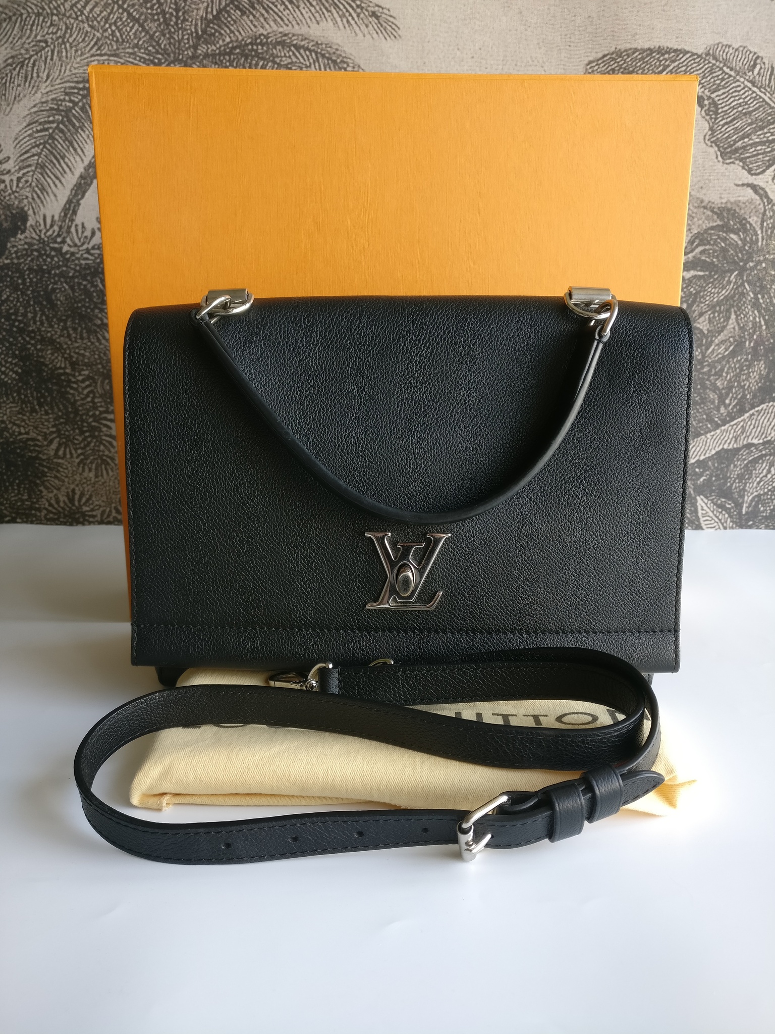 Louis Vuitton LockMe II Noir