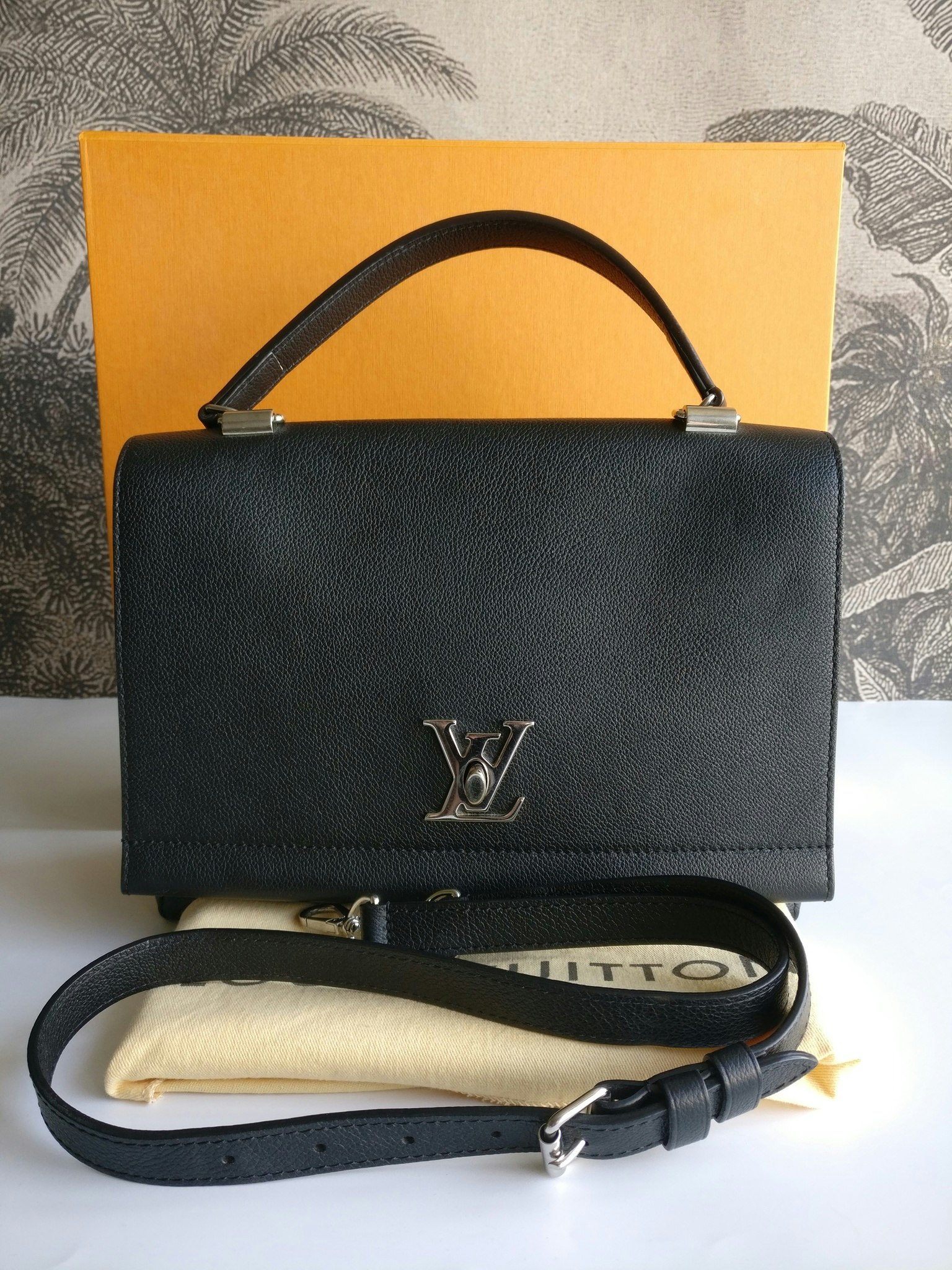 Louis Vuitton LockMe II Noir