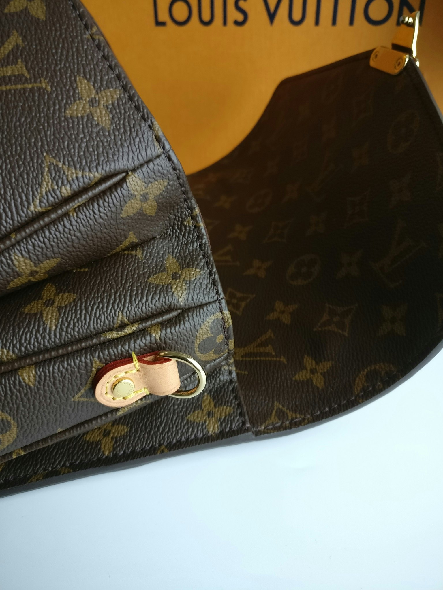 Louis Vuitton Pochette Metis