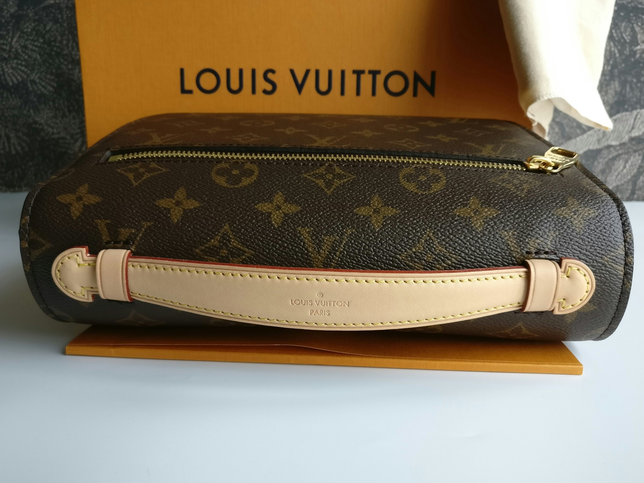 Louis Vuitton Pochette Metis