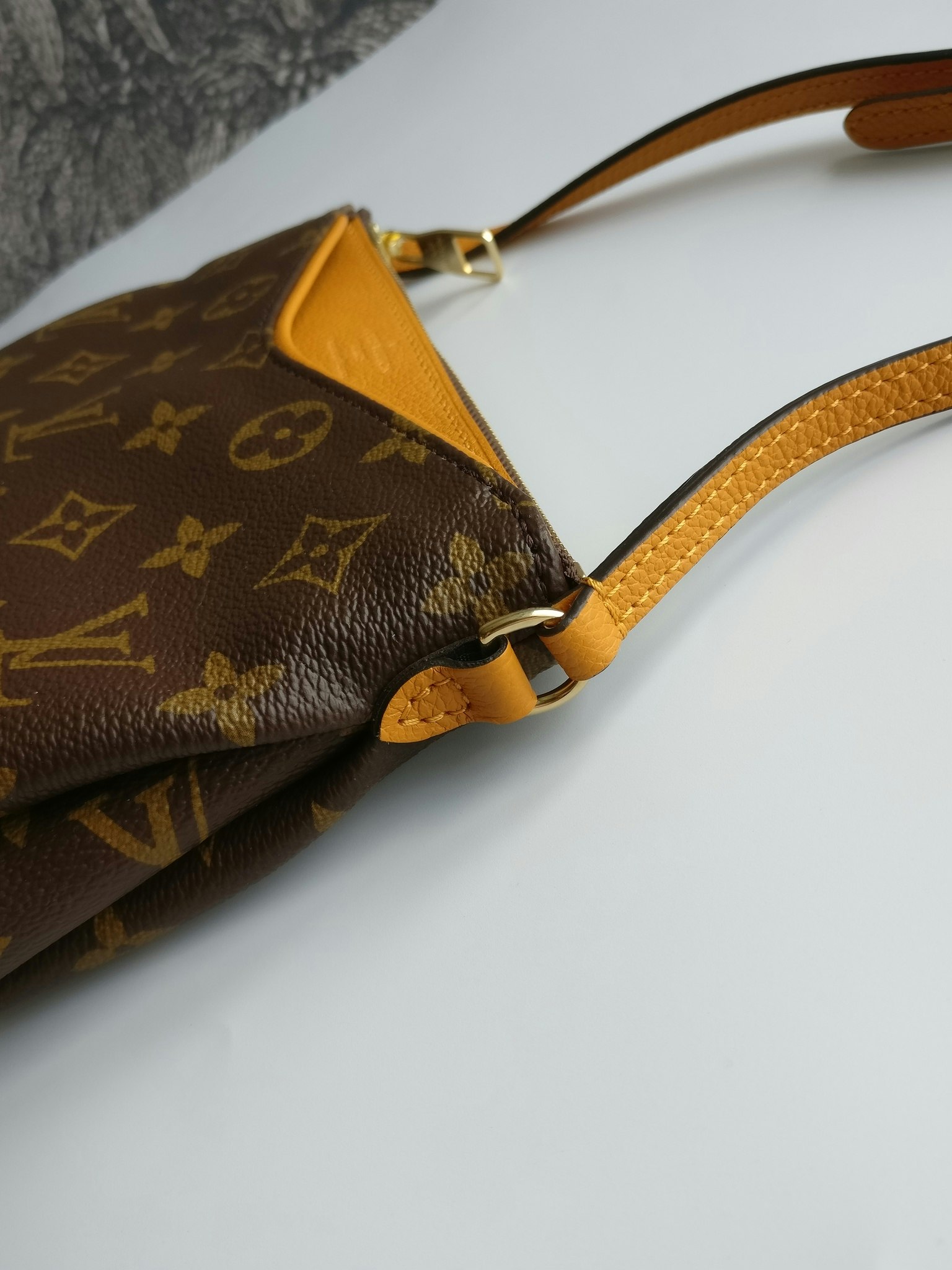 Louis Vuitton Pochette Pallas uniformes Safran