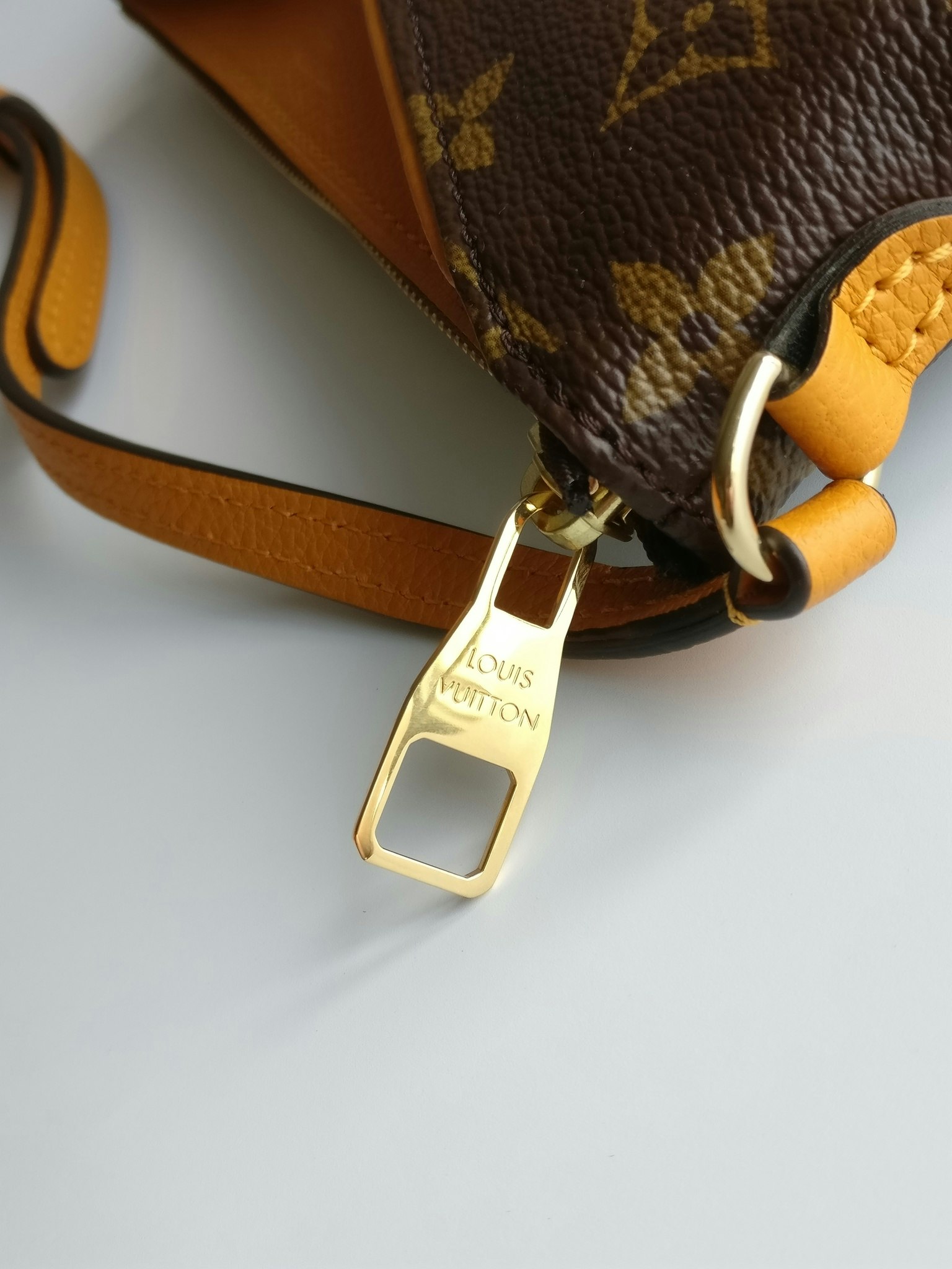 Louis Vuitton Pochette Pallas uniformes Safran