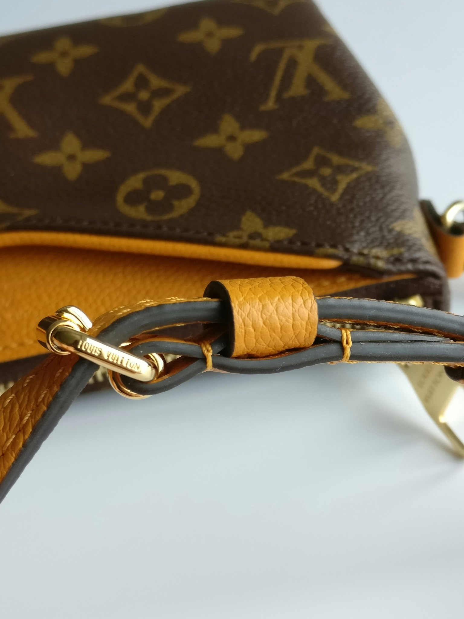 Louis Vuitton Pochette Pallas uniformes Safran