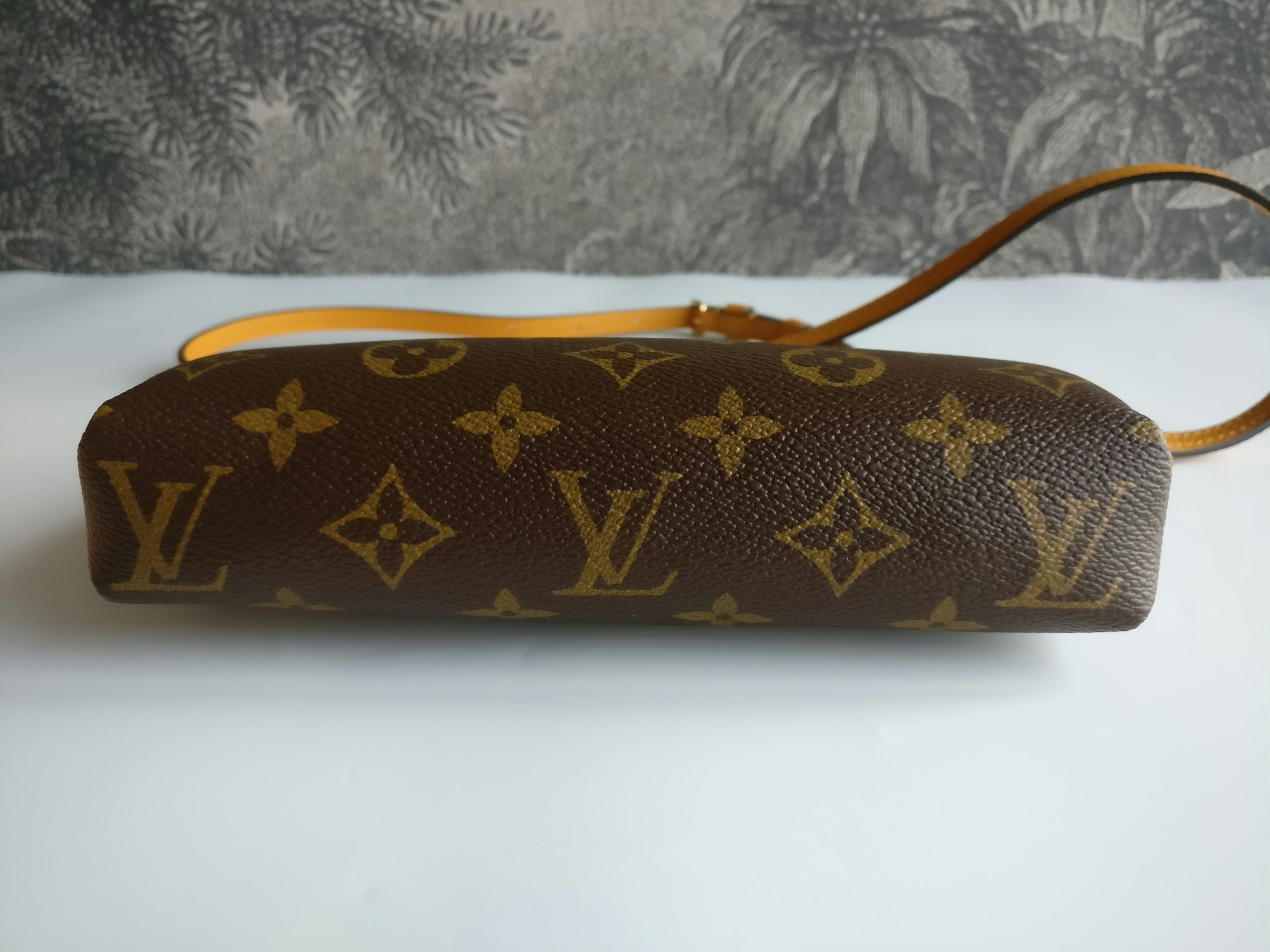 Louis Vuitton Pochette Pallas uniformes Safran