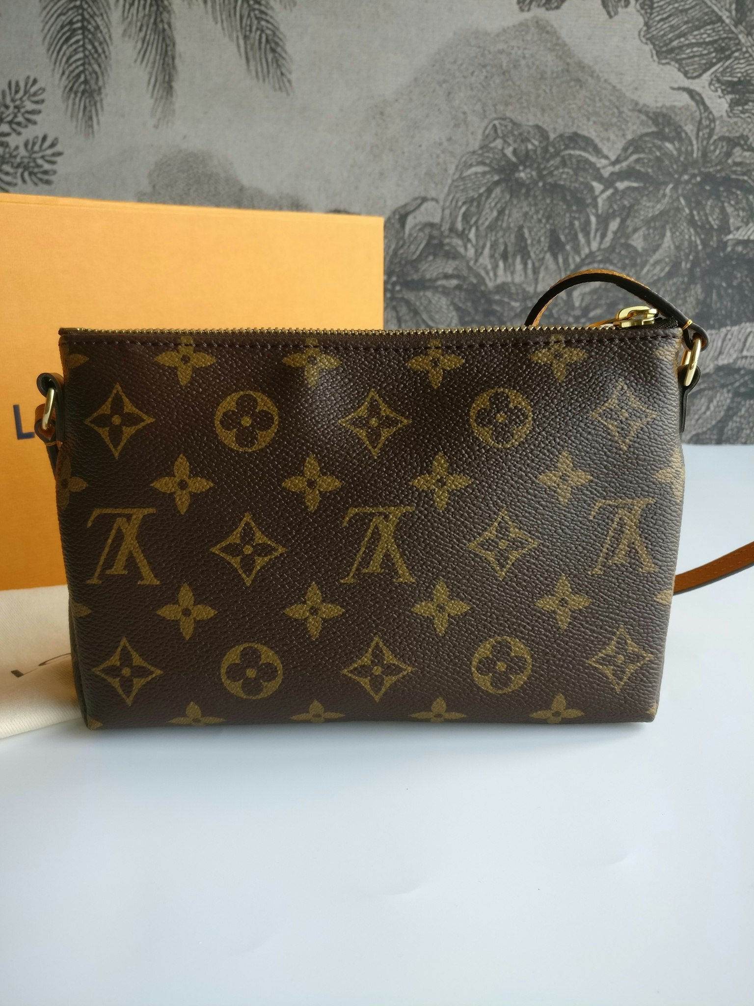 Louis Vuitton Pochette Pallas uniformes Safran