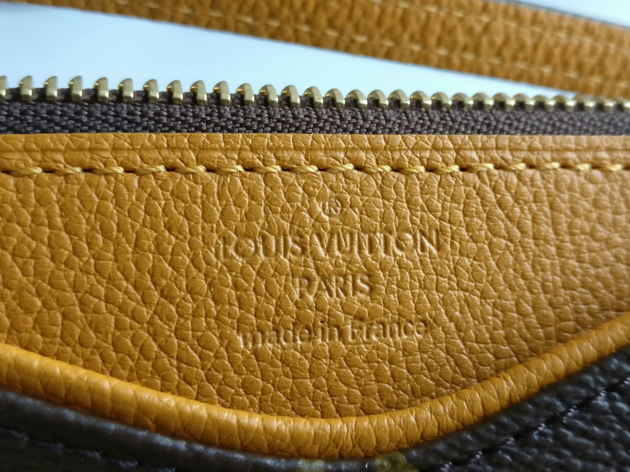 Louis Vuitton Pochette Pallas uniformes Safran