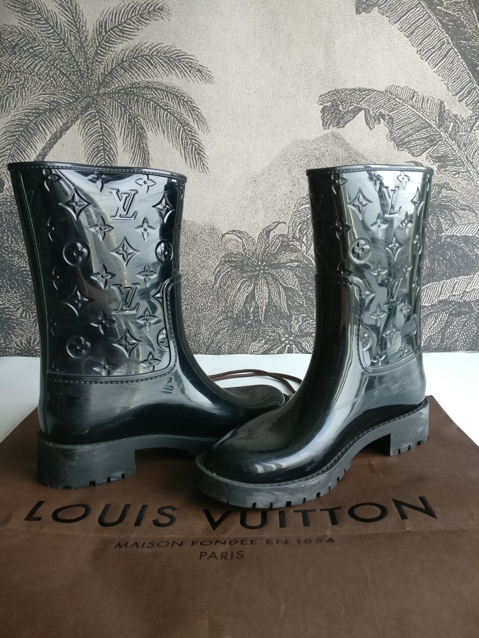 Forfærdeligt pelleten svamp Louis Vuitton Drops Flat Half Boots - Good or Bag