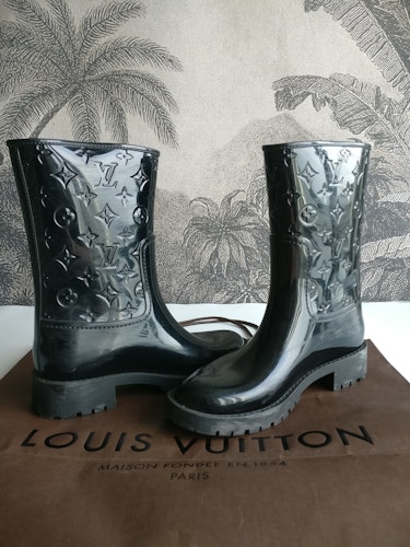Louis Vuitton Drops Flat Half Boots