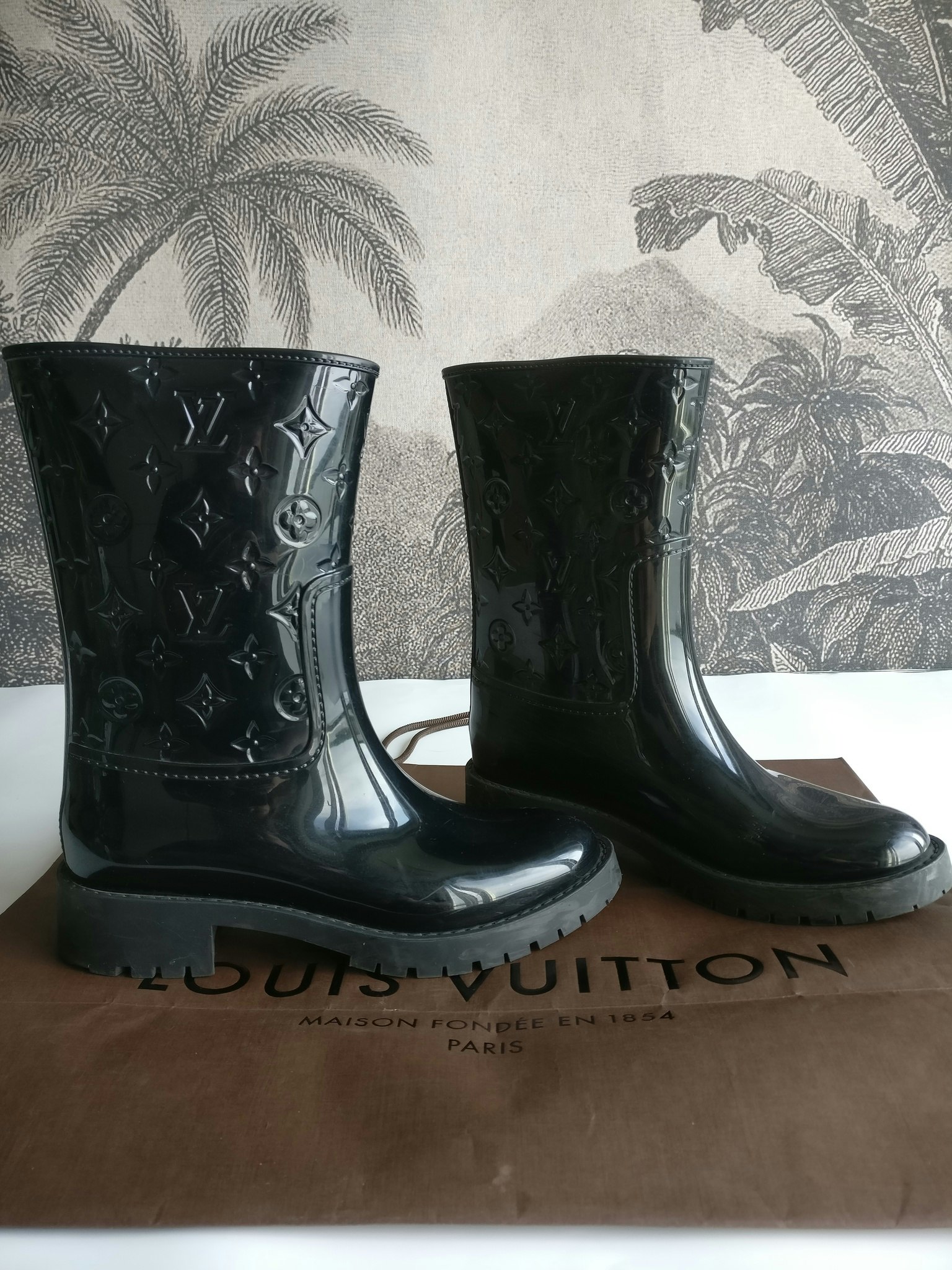 Shop Louis Vuitton 2021 SS Drops Flat Half Boot (1A8QV0) by