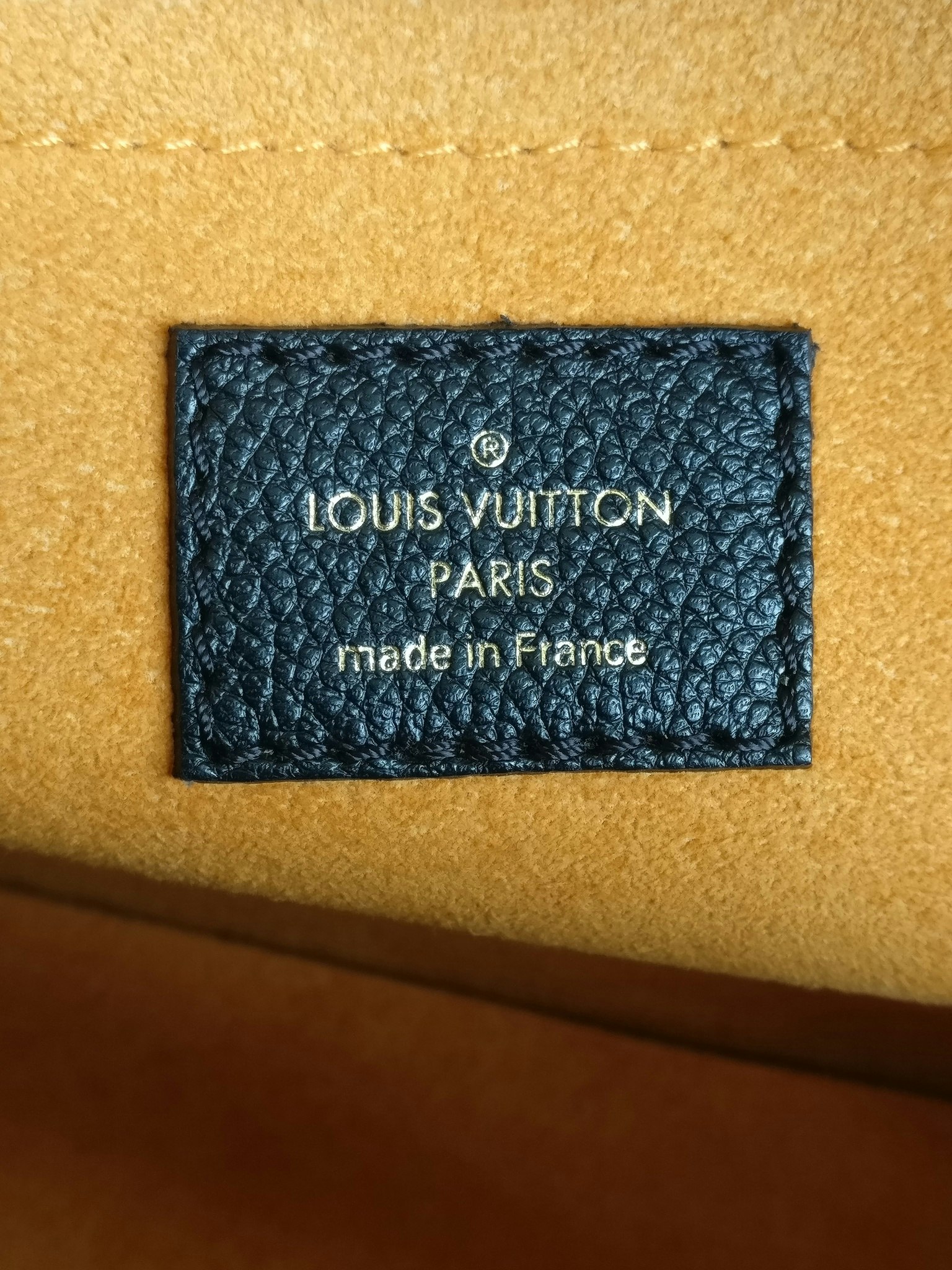 M44858 Louis Vuitton Monogram Empreinte NÉO ALMA BB-Cream