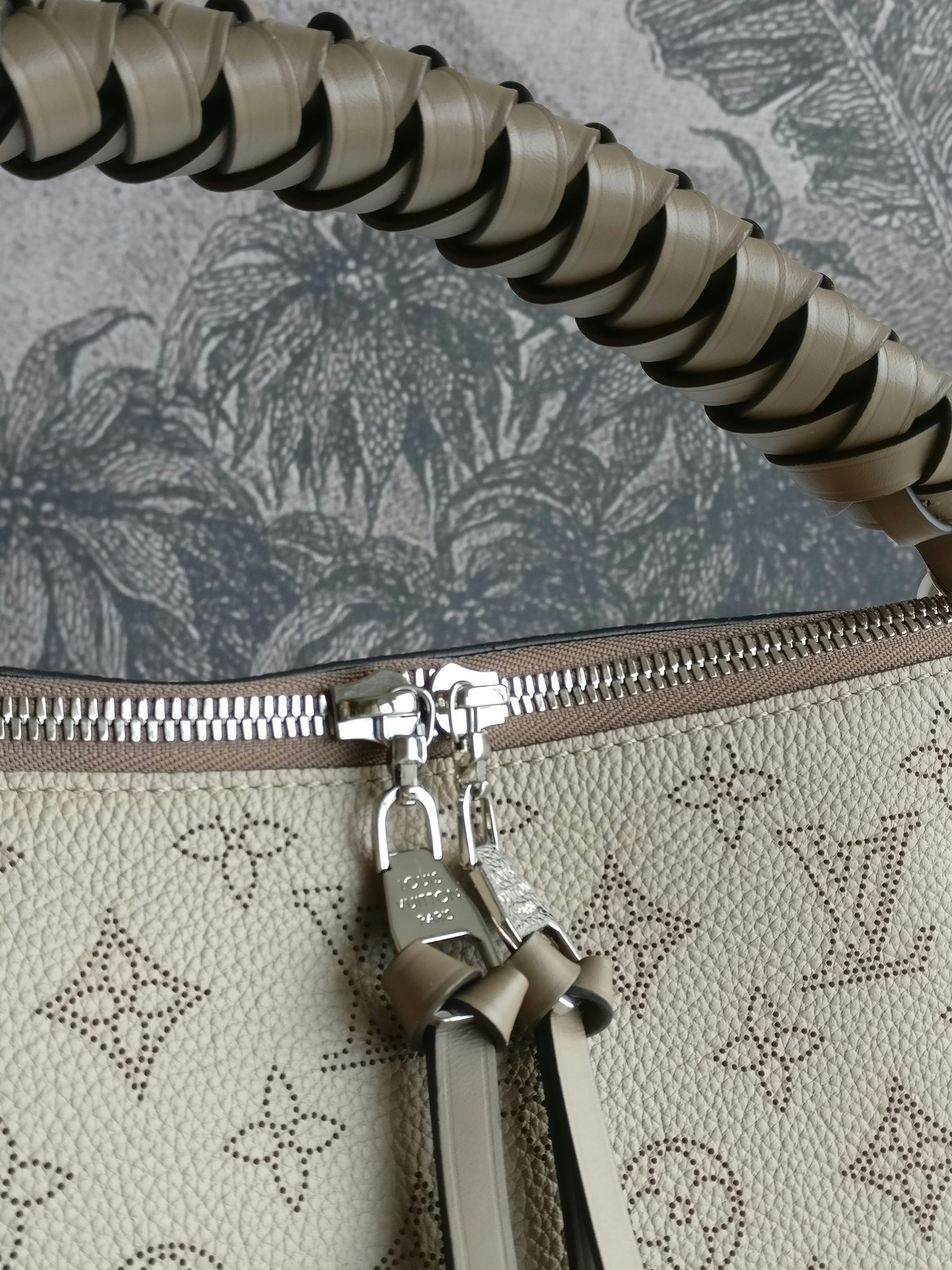 Louis Vuitton Beaubourg MM Hobo