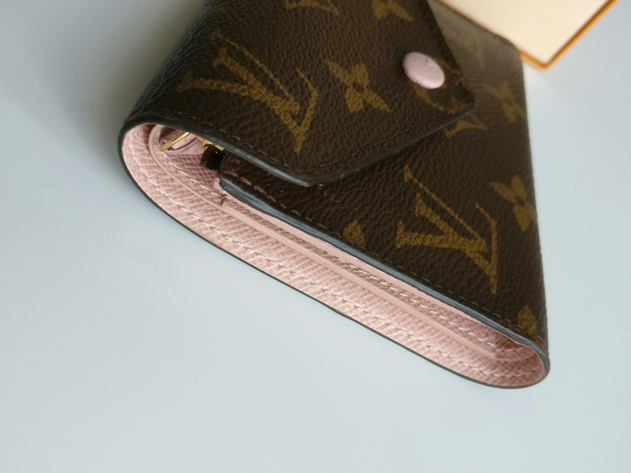 Victorine Wallet Monogram