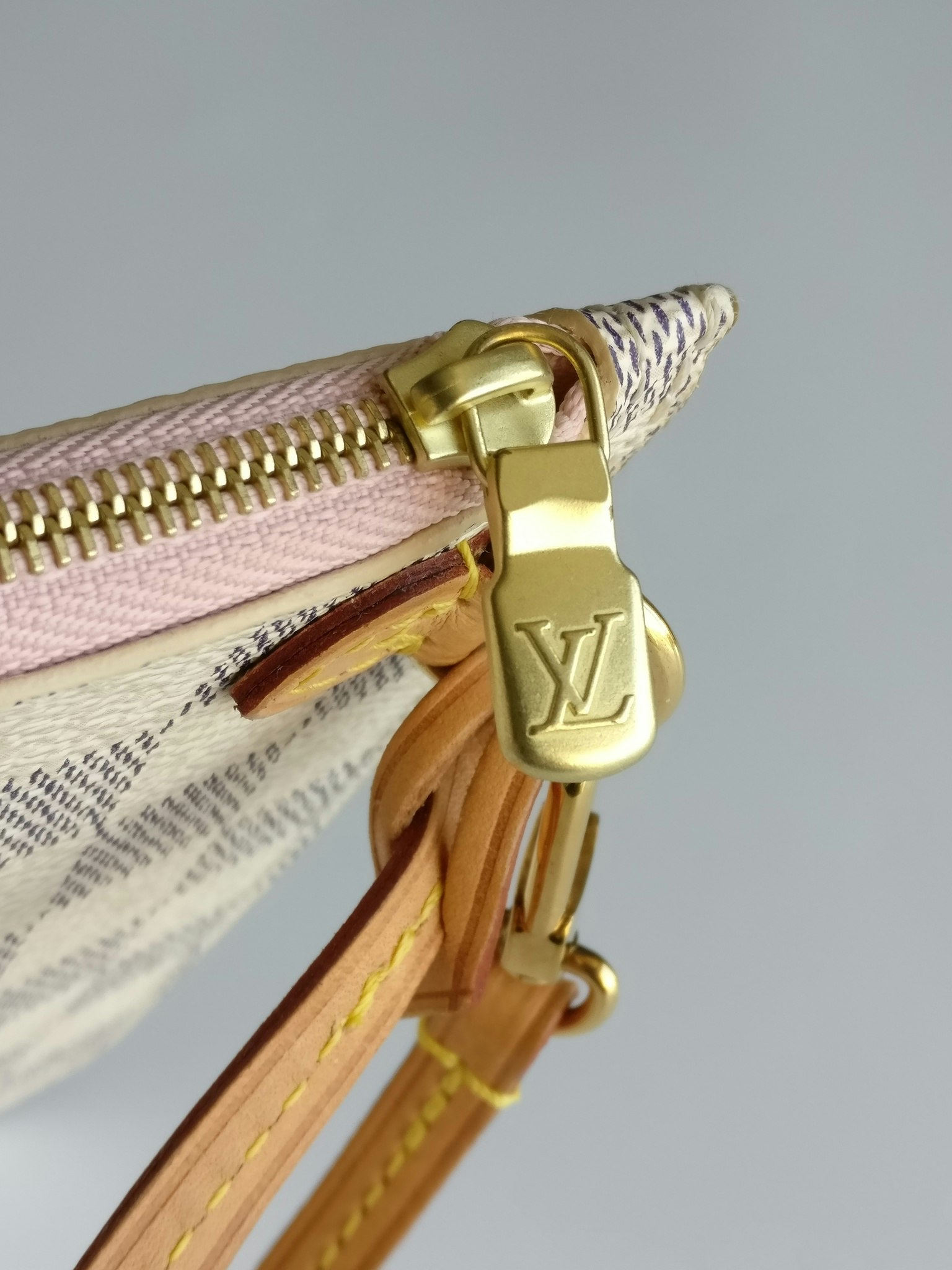 Louis Vuitton Neverfull clutch bag Multiple colors Cloth ref.629134 - Joli  Closet