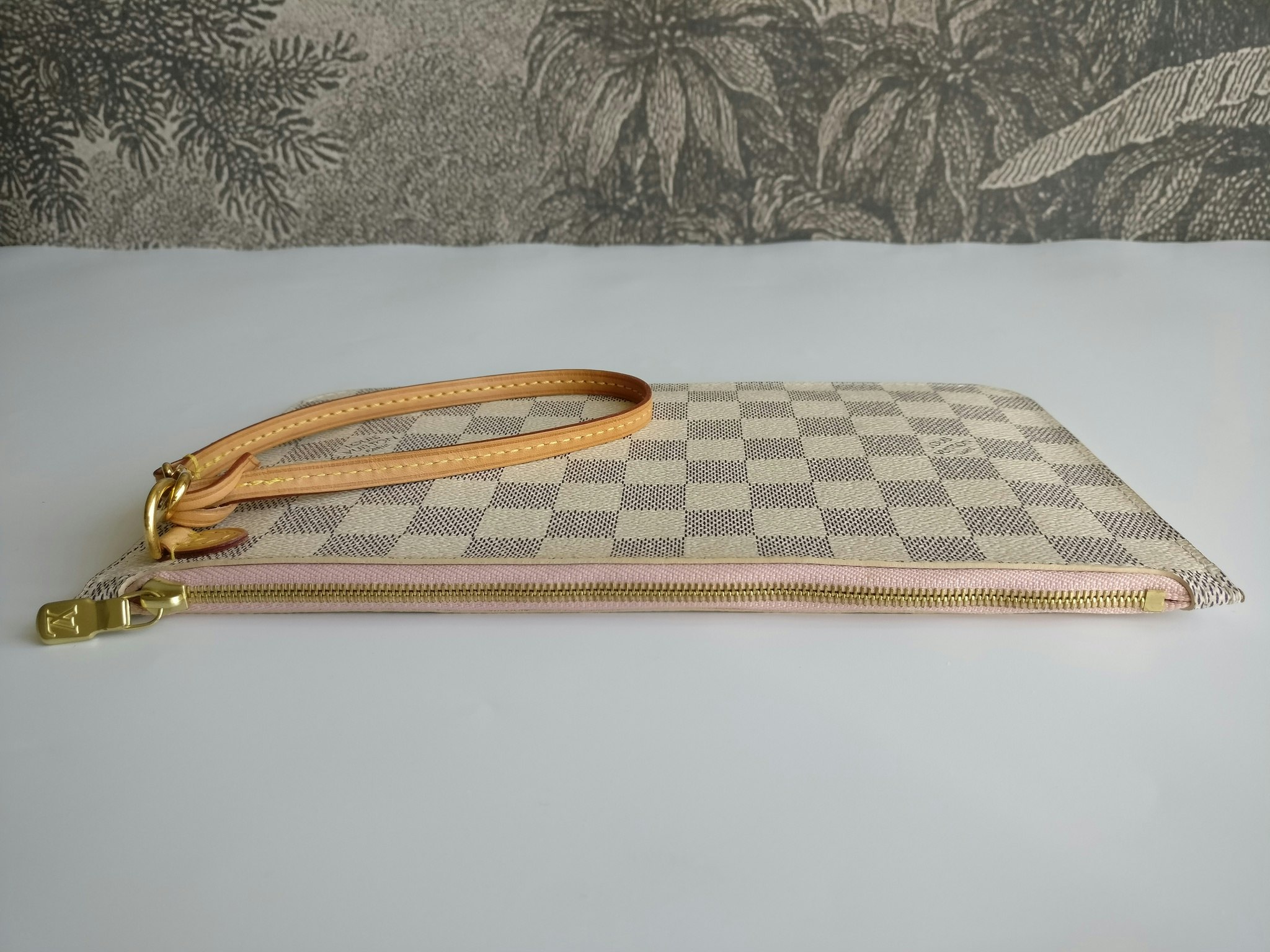 Louis Vuitton Neverfull MM clutch