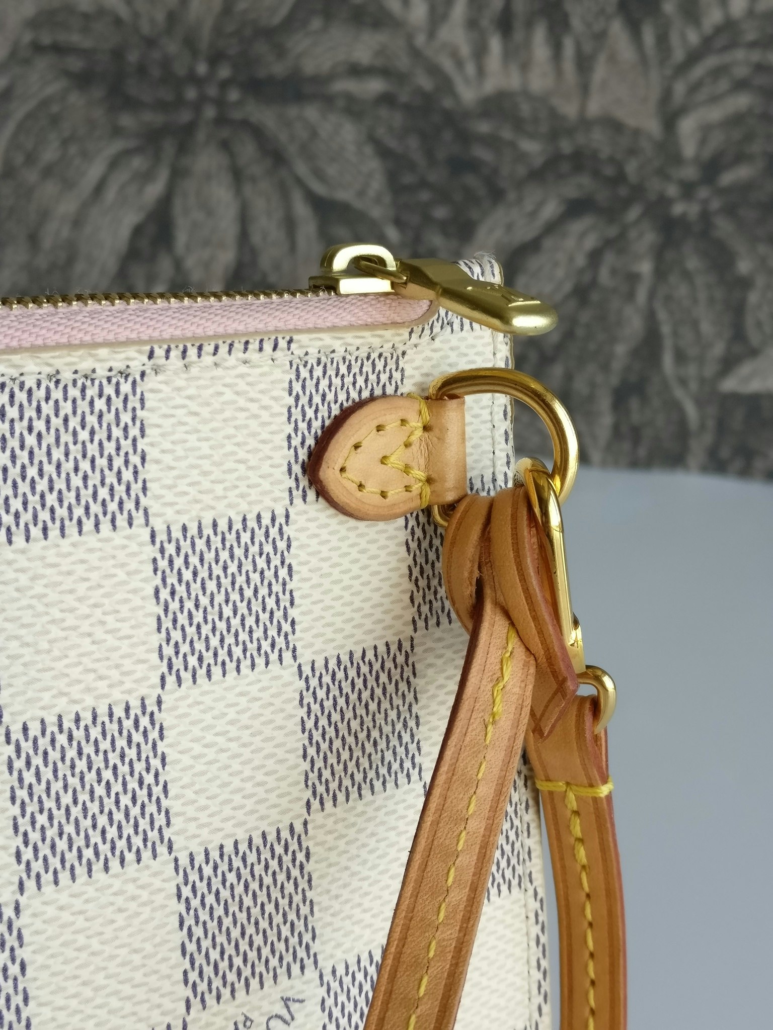 Louis Vuitton Neverfull MM clutch