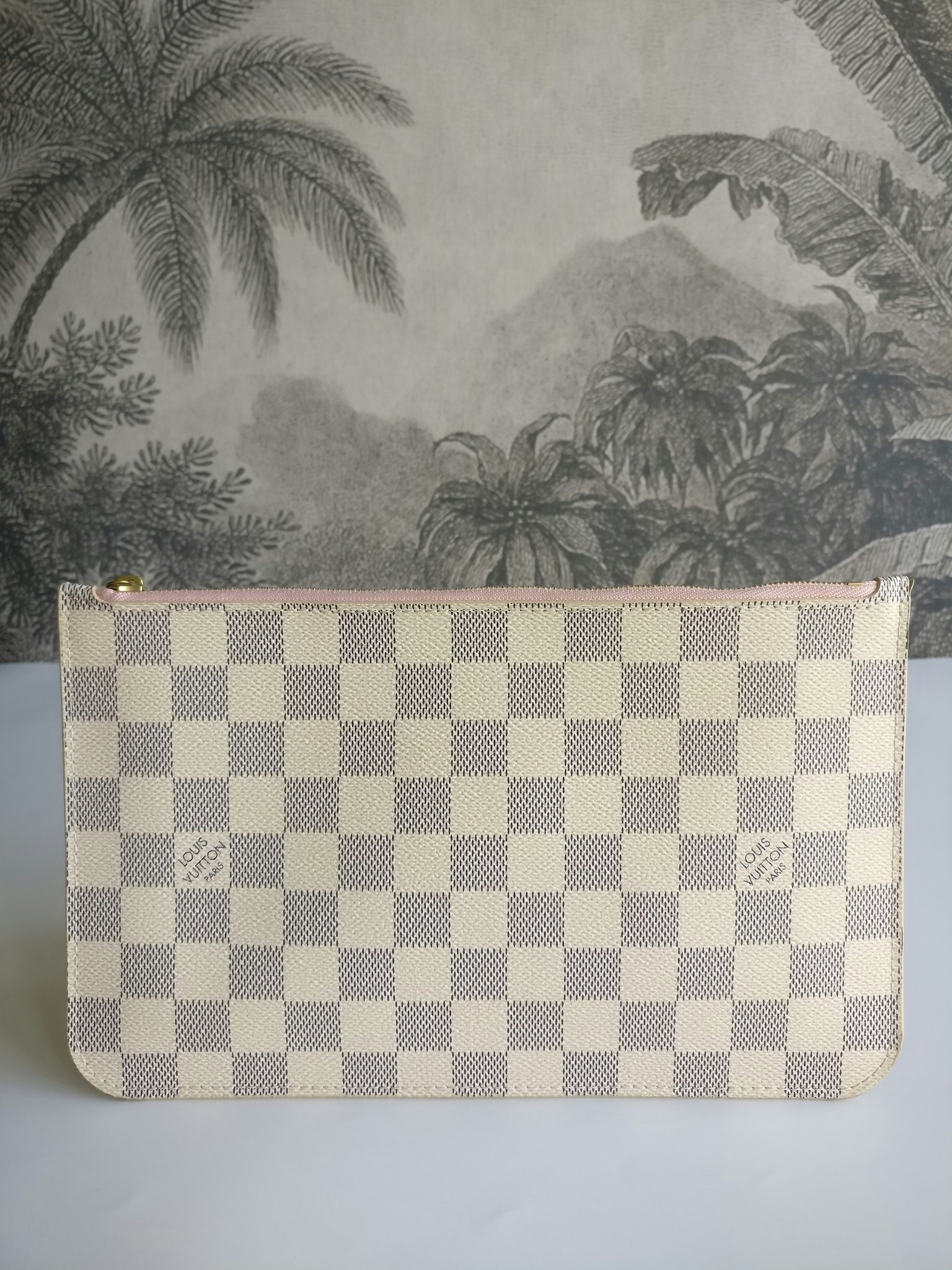 Louis Vuitton Neverfull MM clutch