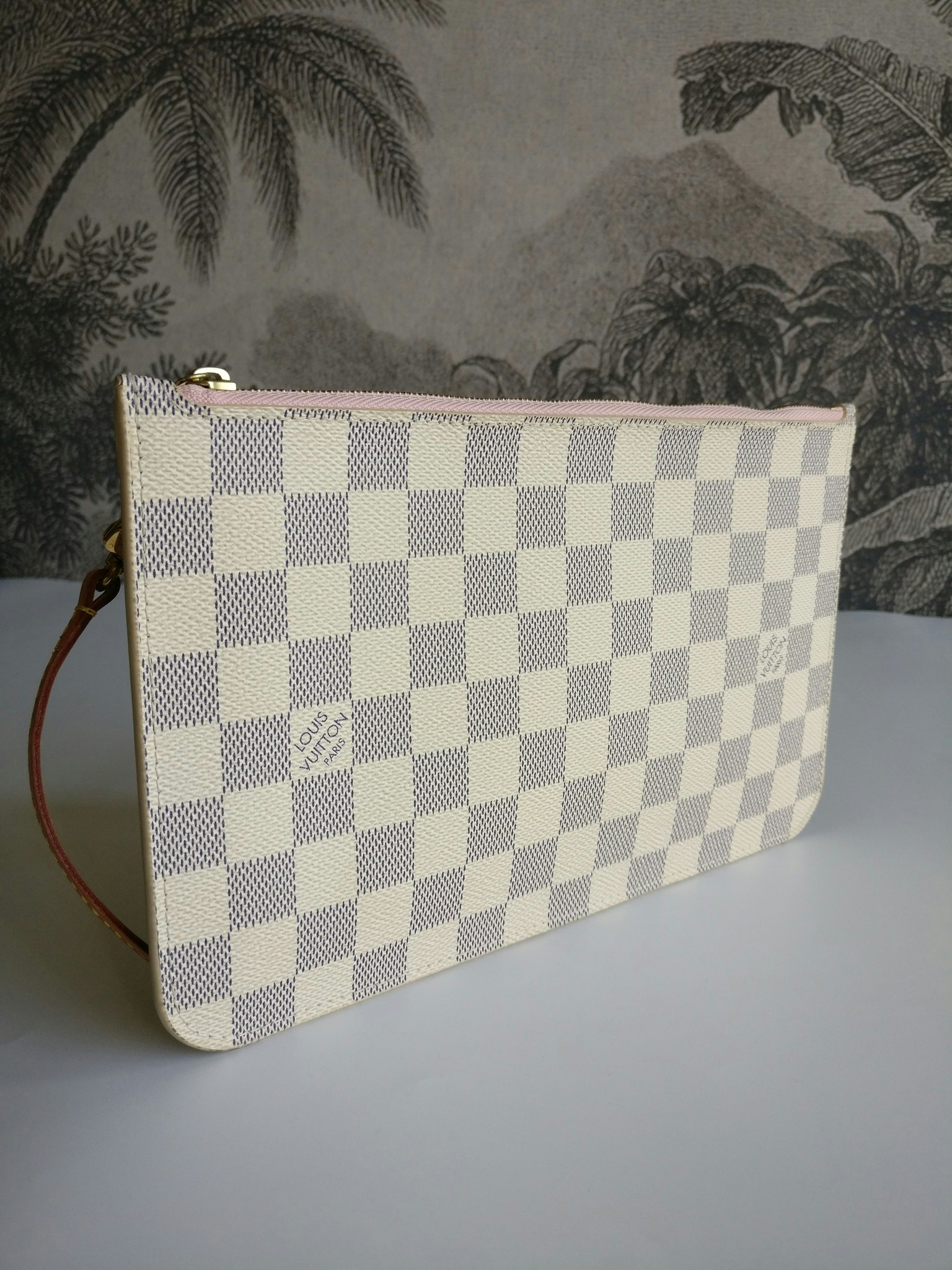 Louis Vuitton Neverfull MM clutch