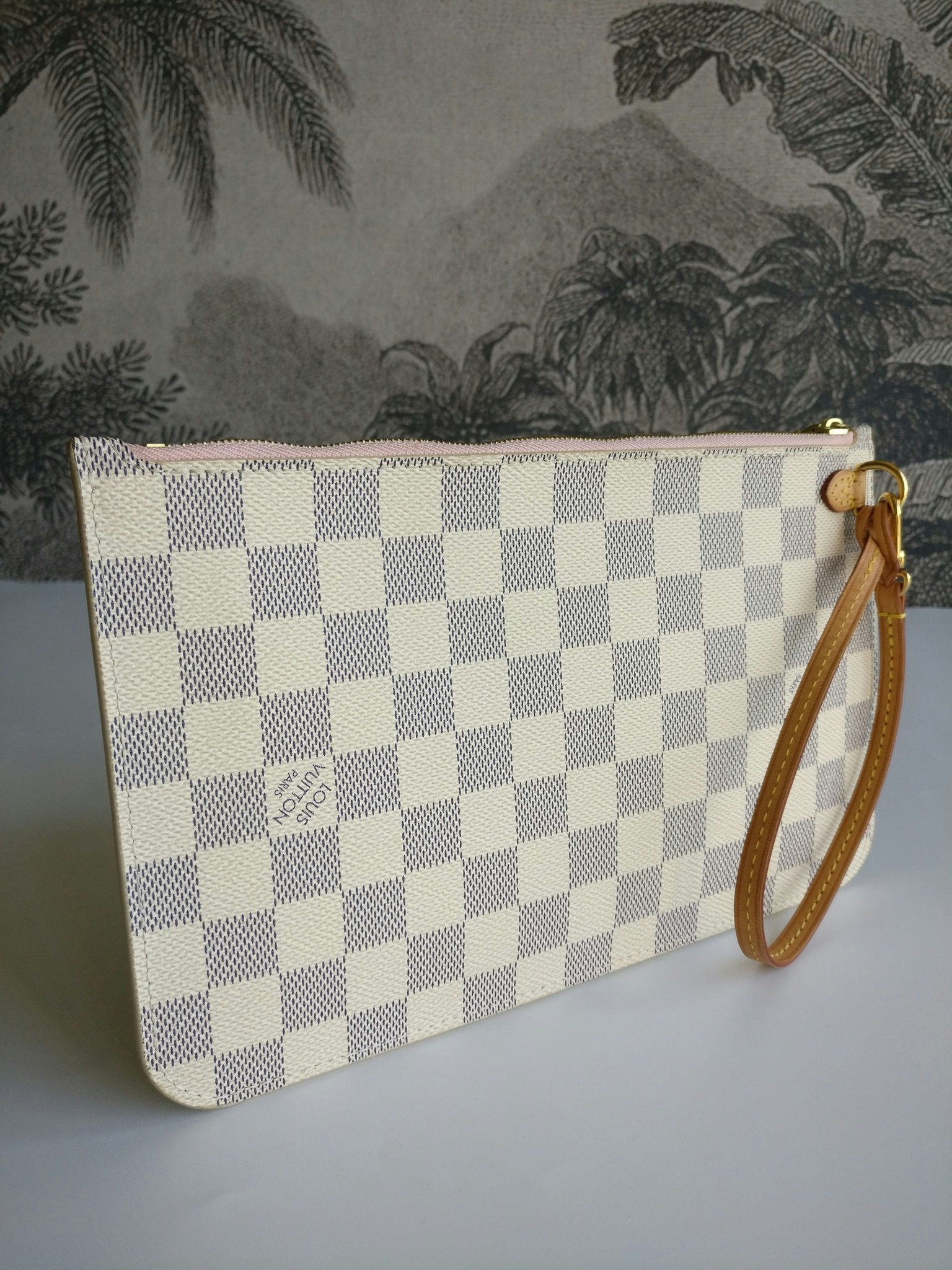 Louis Vuitton - Authenticated Neverfull Clutch Bag - Cloth White for Women, Very Good Condition