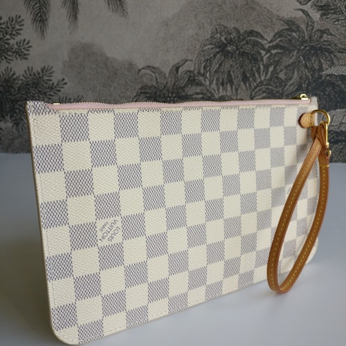 Louis Vuitton Neverfull MM clutch