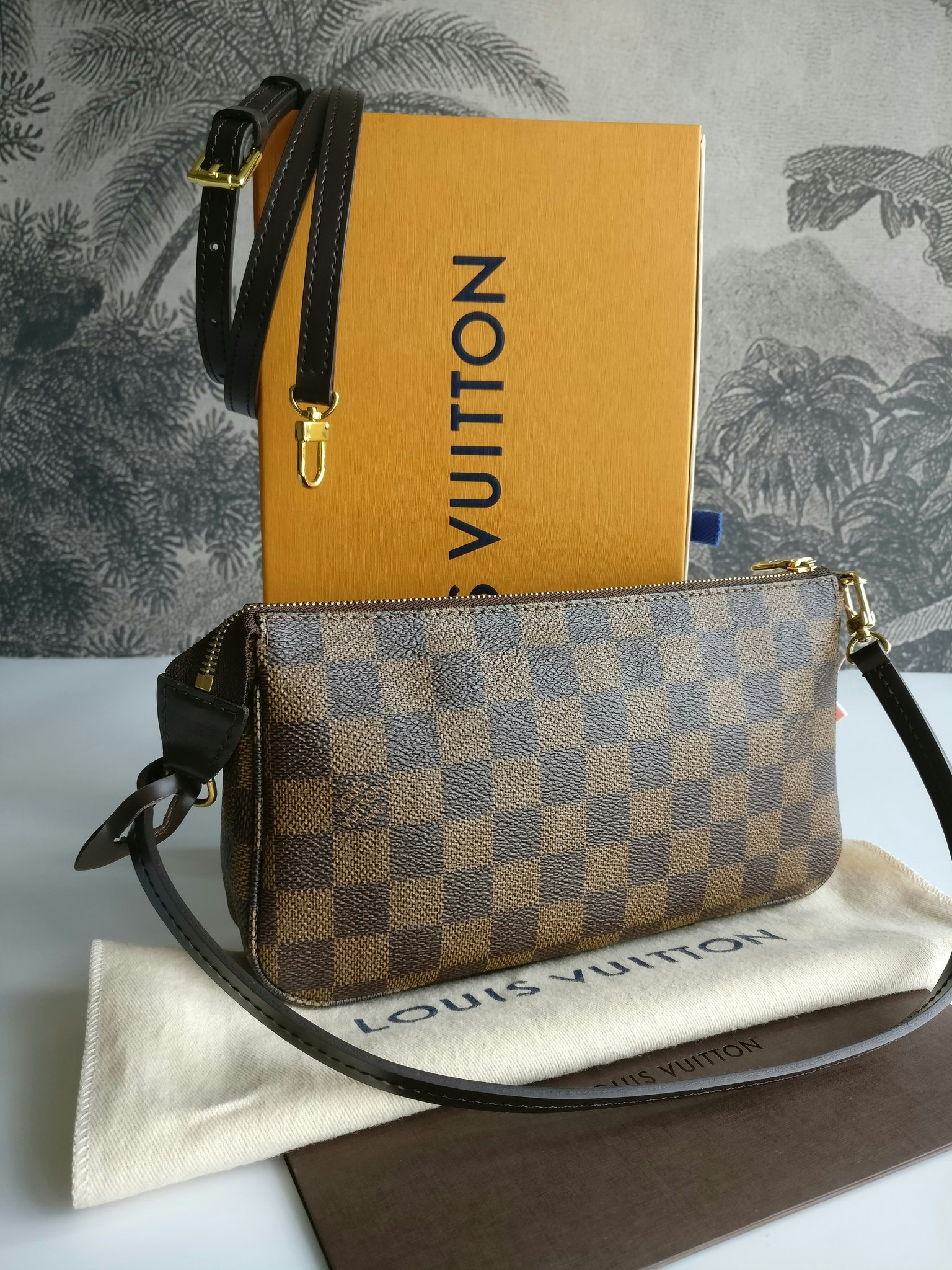 Louis Vuitton Pochette Accessoires damier ebene