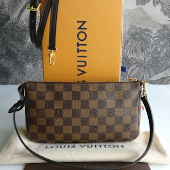 Louis Vuitton Pochette Accessoires damier ebene