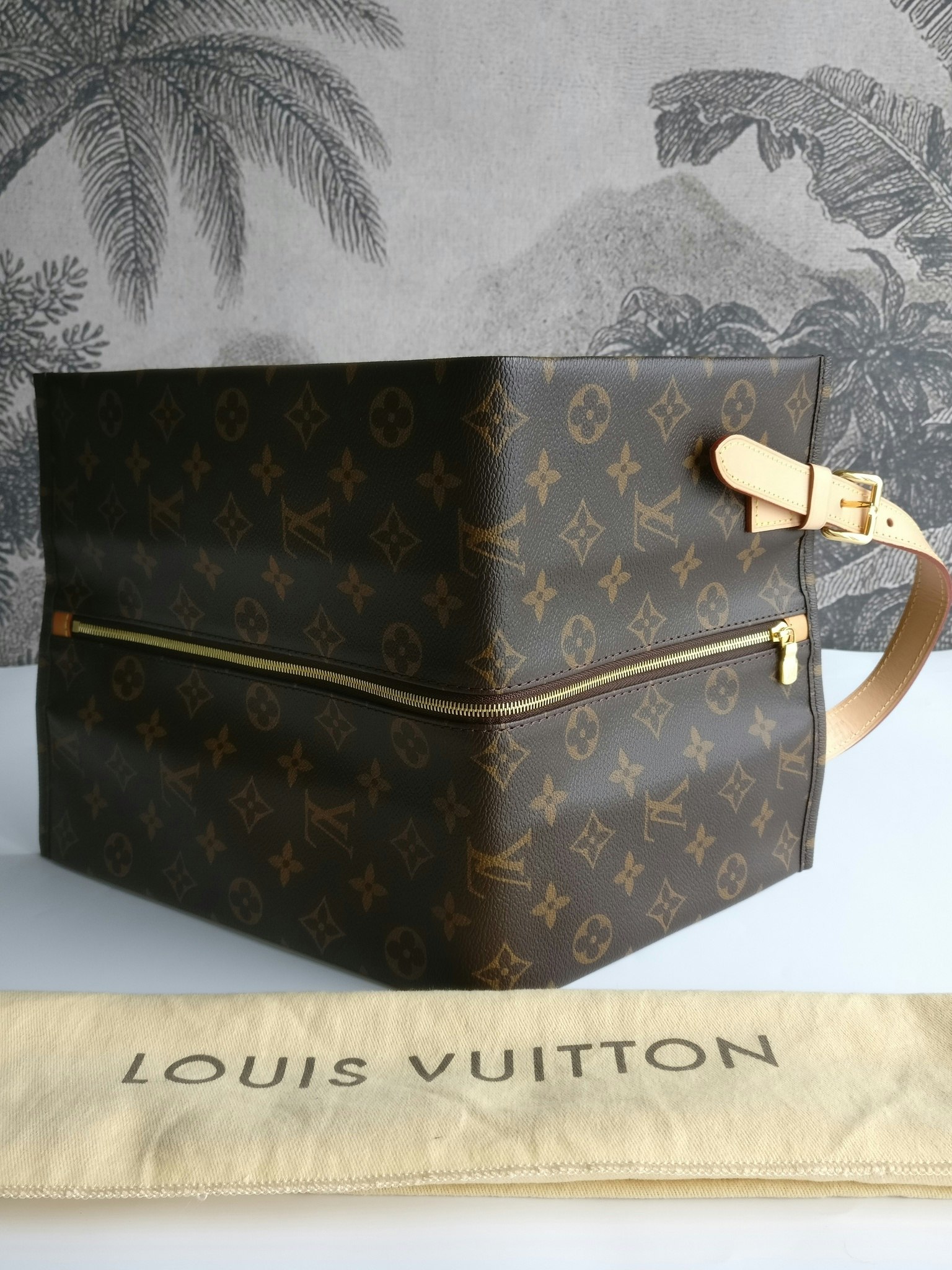 Louis Vuitton Shoe Pouch Dopp Kit