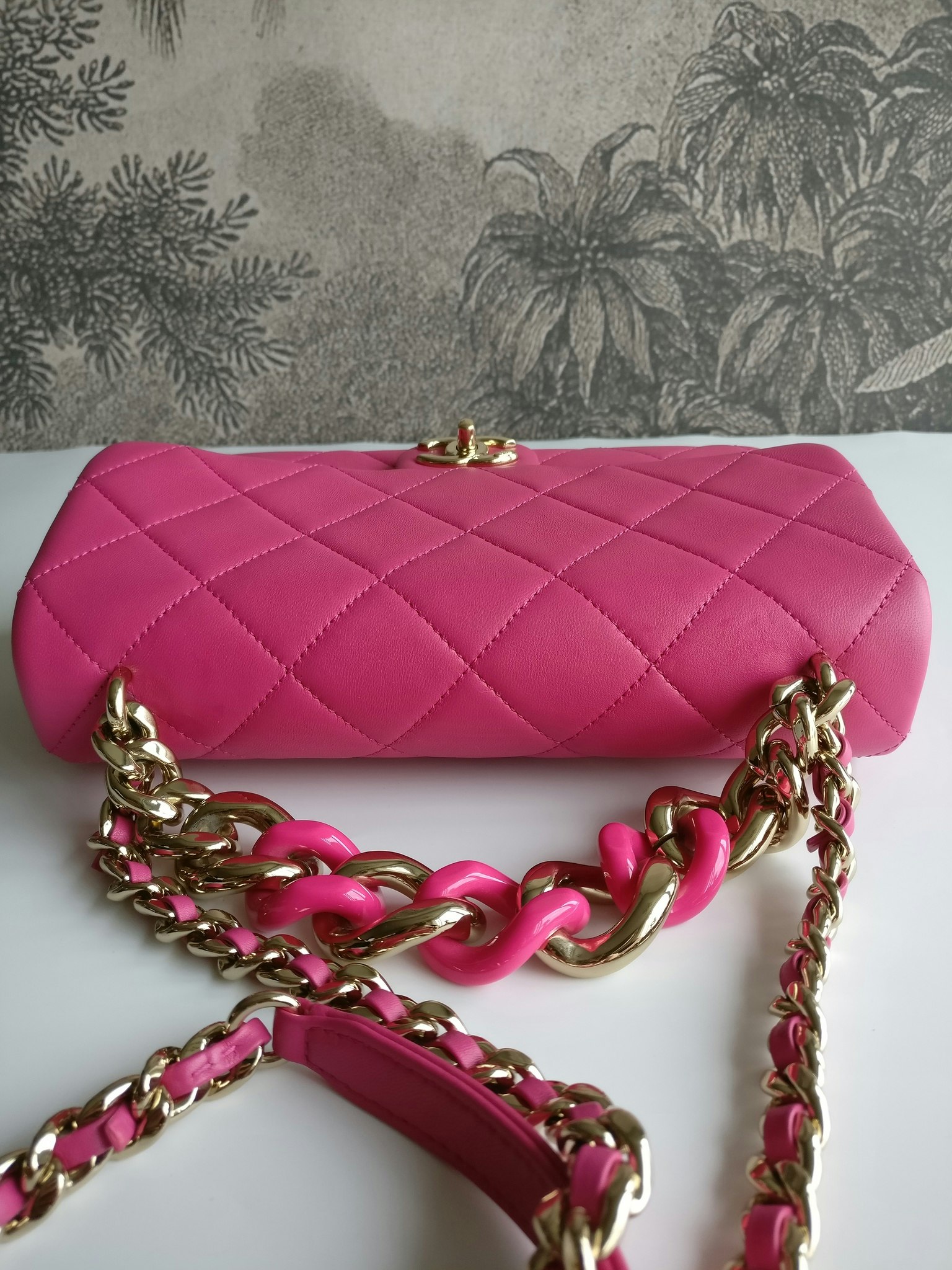 Chanel Elegant Chain Bag