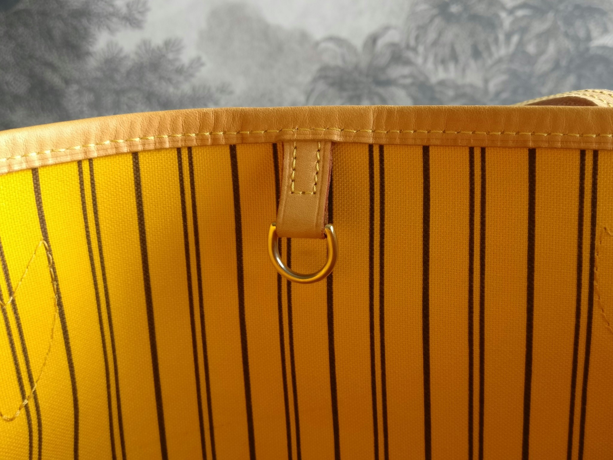 Louis Vuitton Monogram Neverfull MM GM Pouch Pochette Mimosa Yellow  Interior