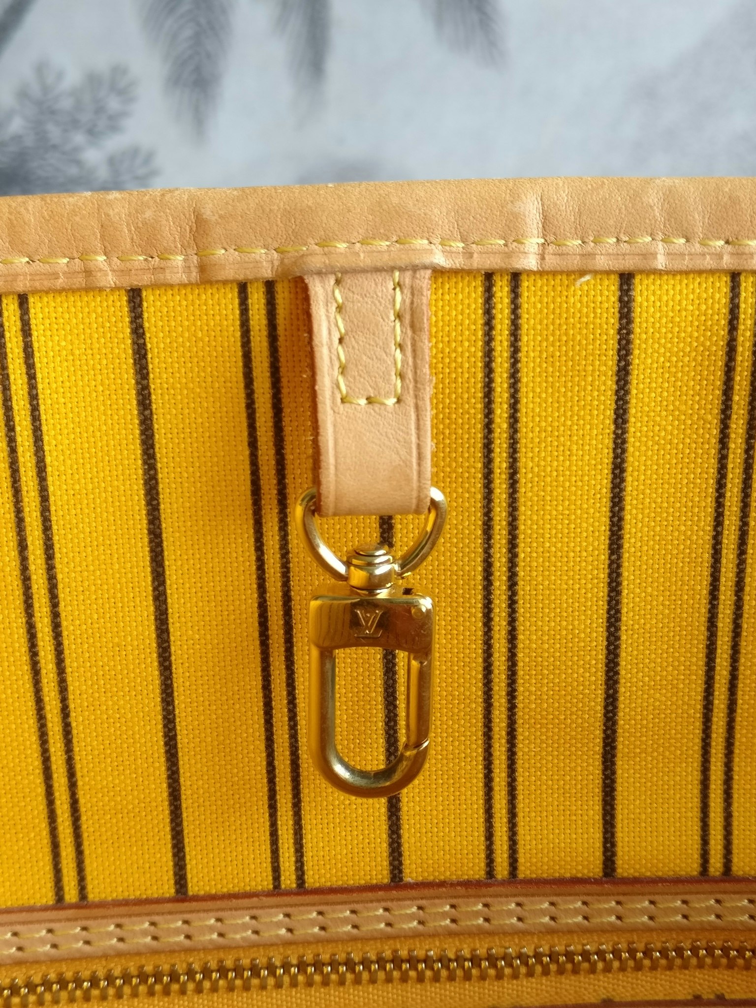 Louis Vuitton Monogram Neverfull MM GM Pouch Pochette Mimosa Yellow  Interior